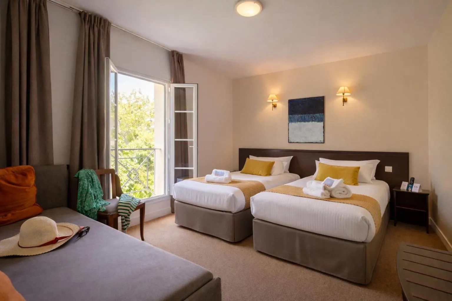 Bed in Logis Hotel Le Richelieu - Royan Atlantique