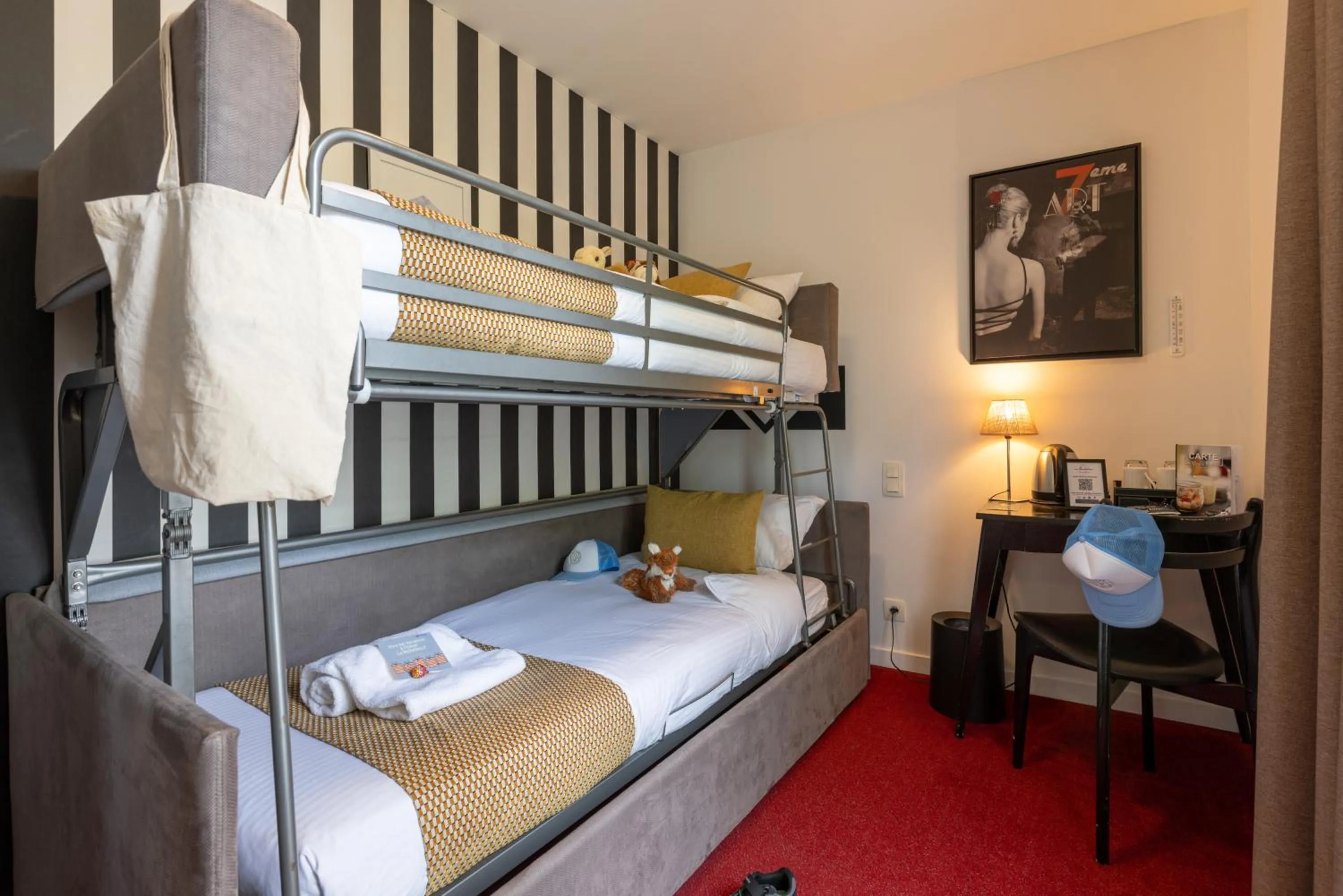 bunk bed, Bed in Logis Hotel Le Richelieu - Royan Atlantique