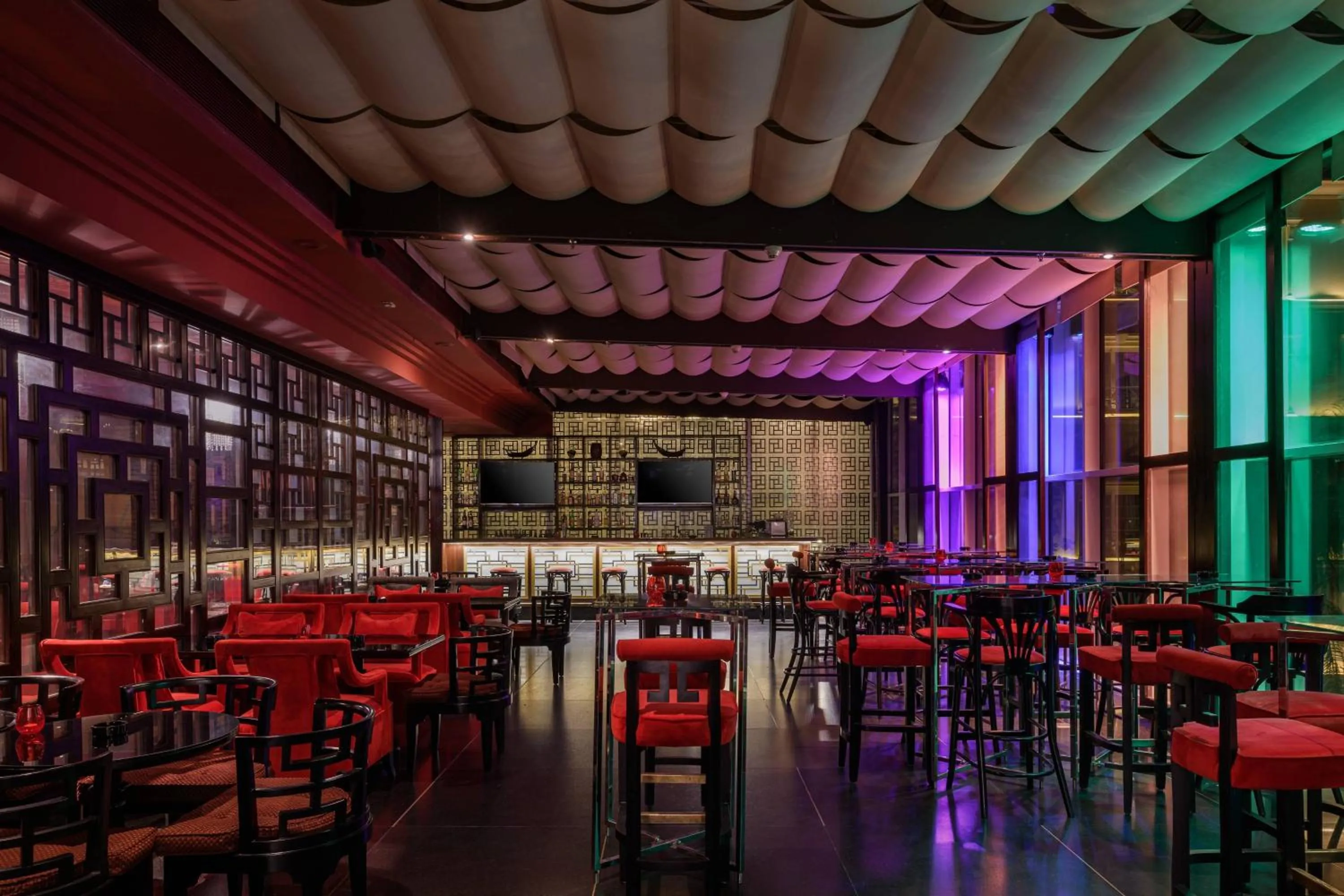 Lounge or bar in Renaissance Cairo Mirage City Hotel