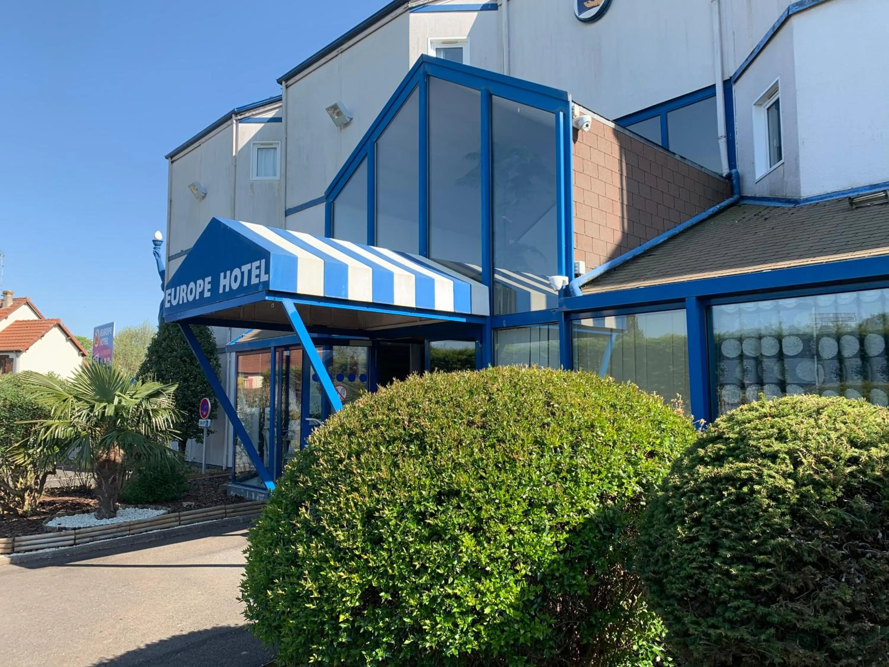 Facade/entrance in Europe Hôtel