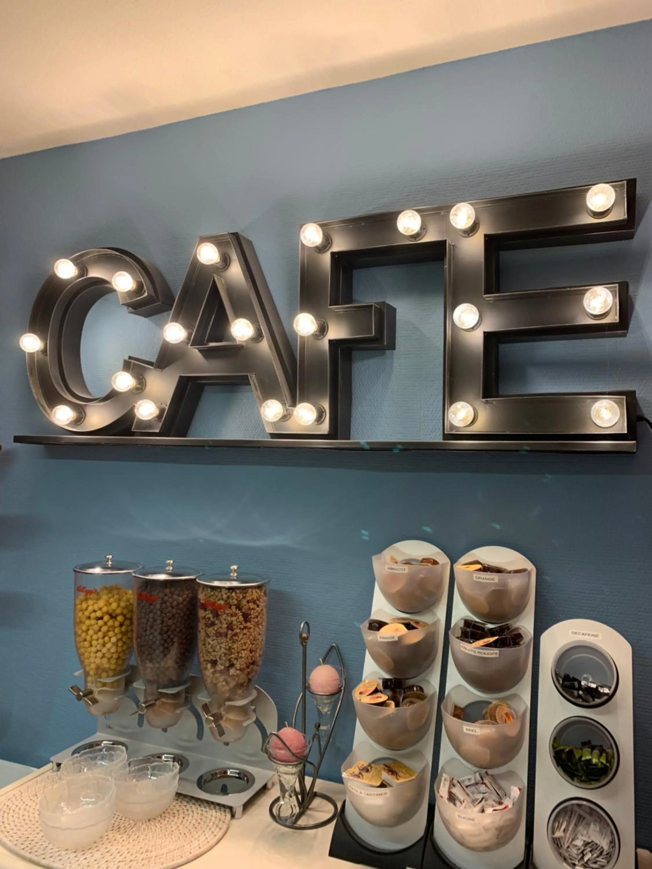 Buffet breakfast in Europe Hôtel