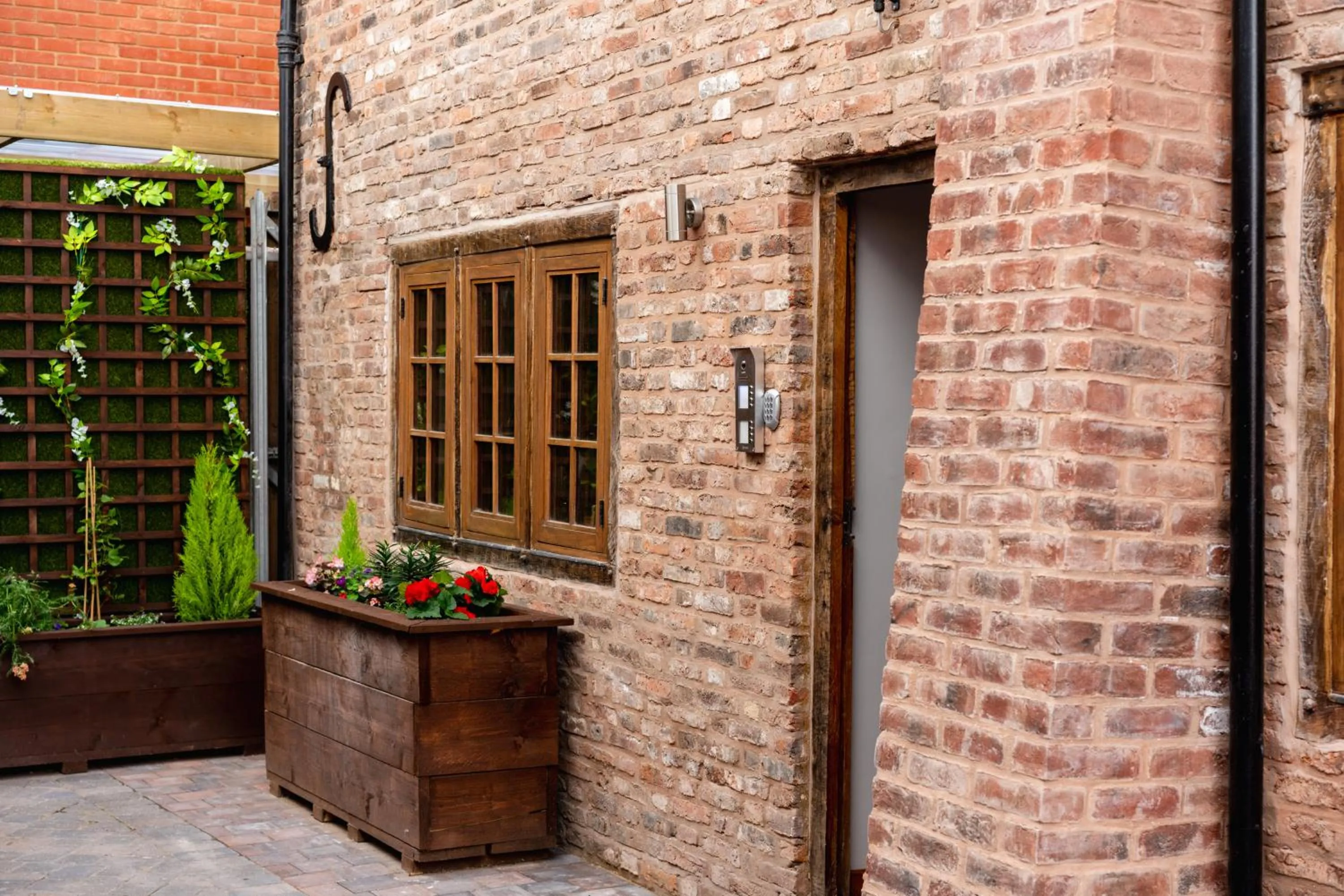 Facade/entrance in Old Infirmary