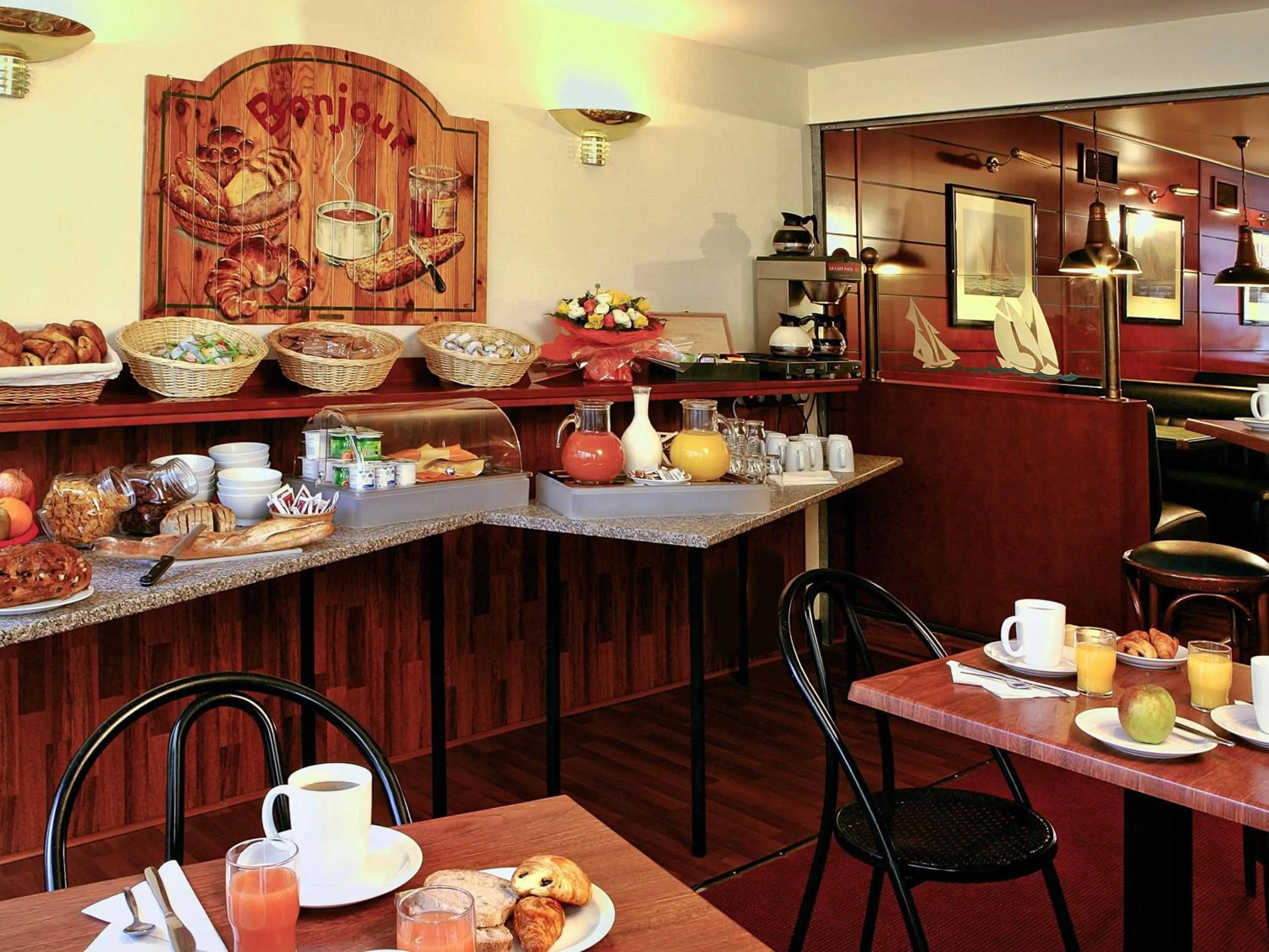 Breakfast in Aparthotel Adagio Access Lille Vauban