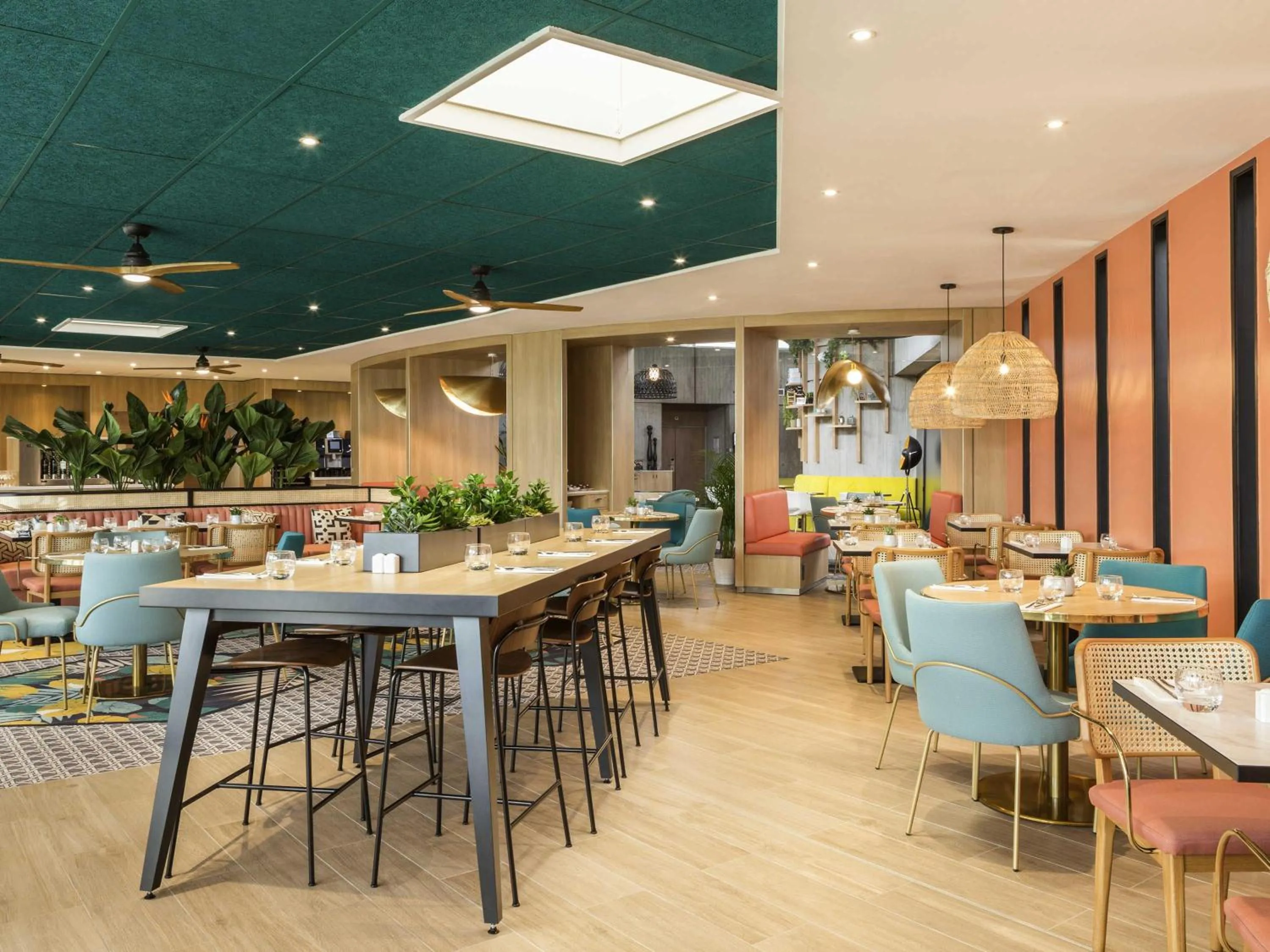 Restaurant/places to eat in Novotel Paris Charles de Gaulle Airport
