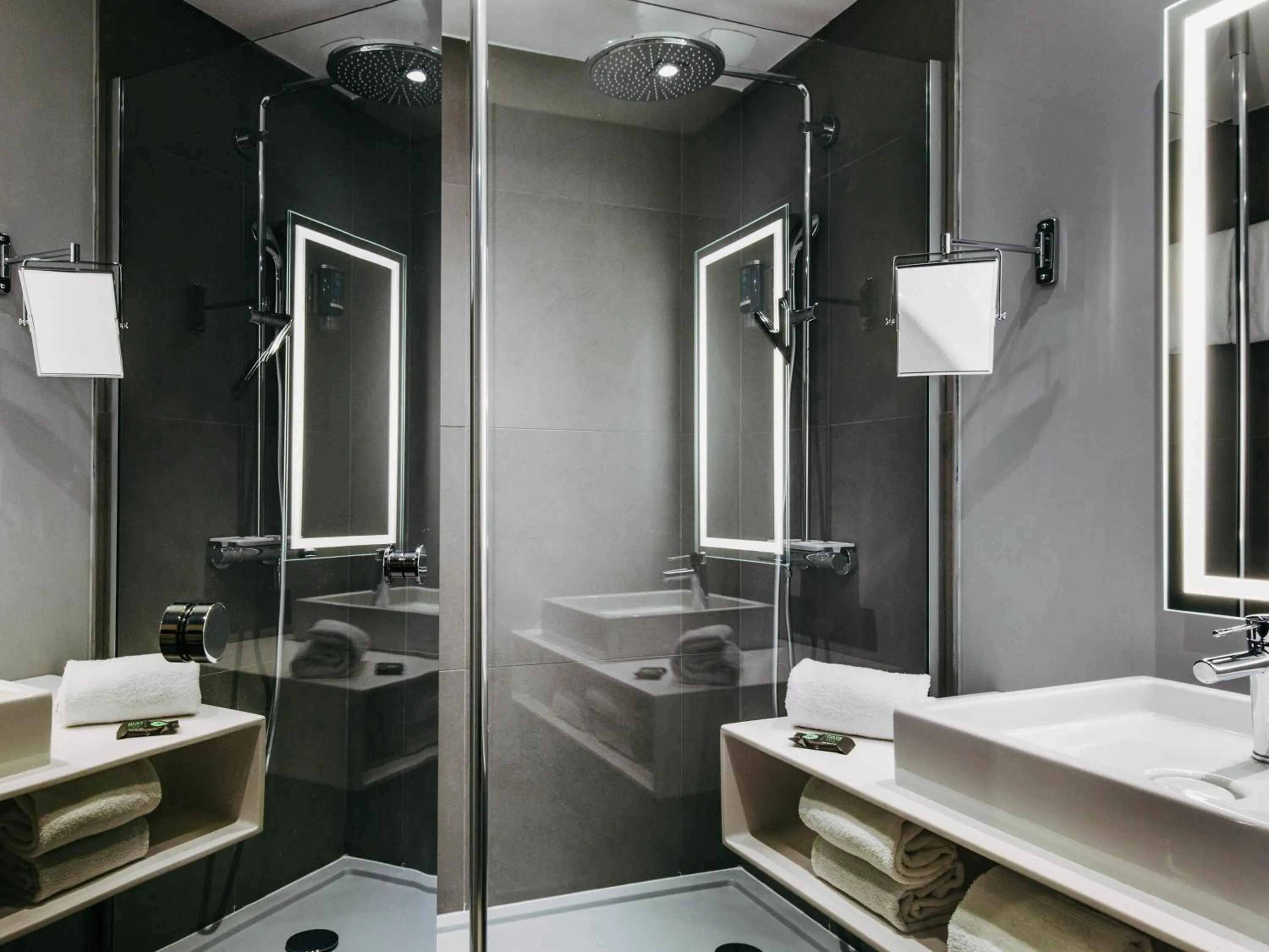 Bedroom in Novotel Paris Charles de Gaulle Airport