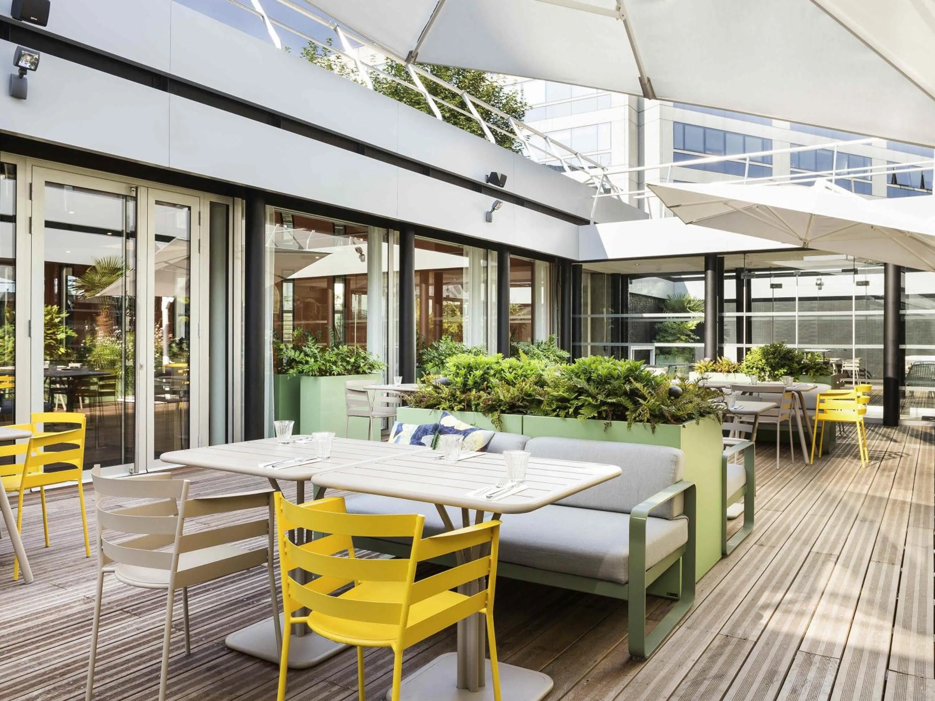 Restaurant/places to eat in Novotel Paris Charles de Gaulle Airport