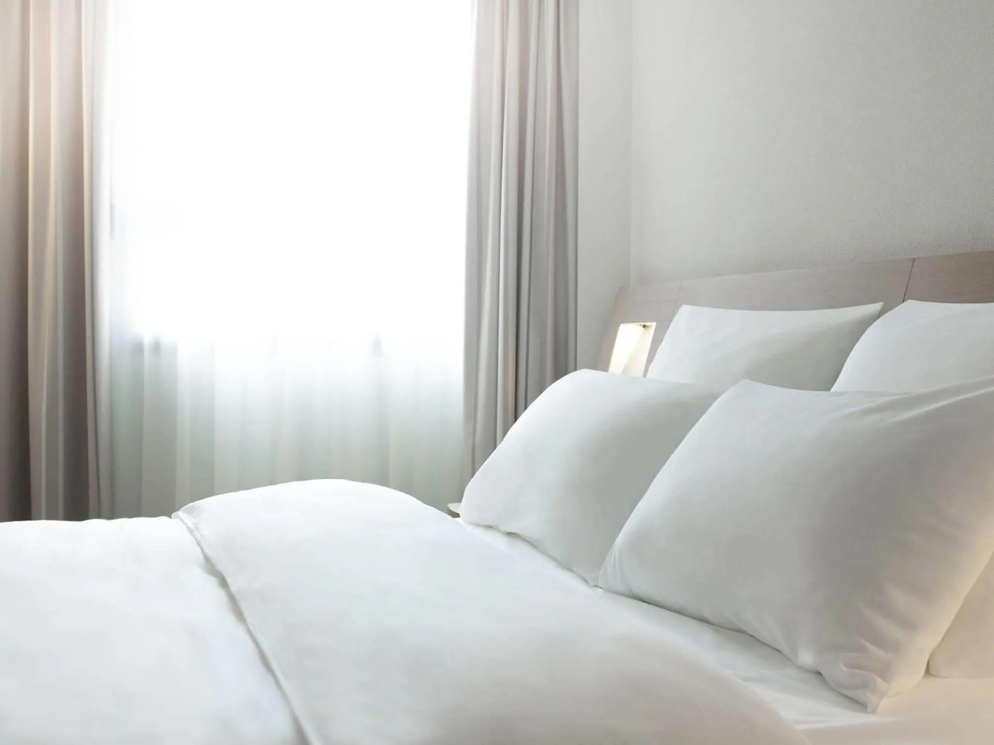 Bedroom, Bed in Novotel Paris Charles de Gaulle Airport