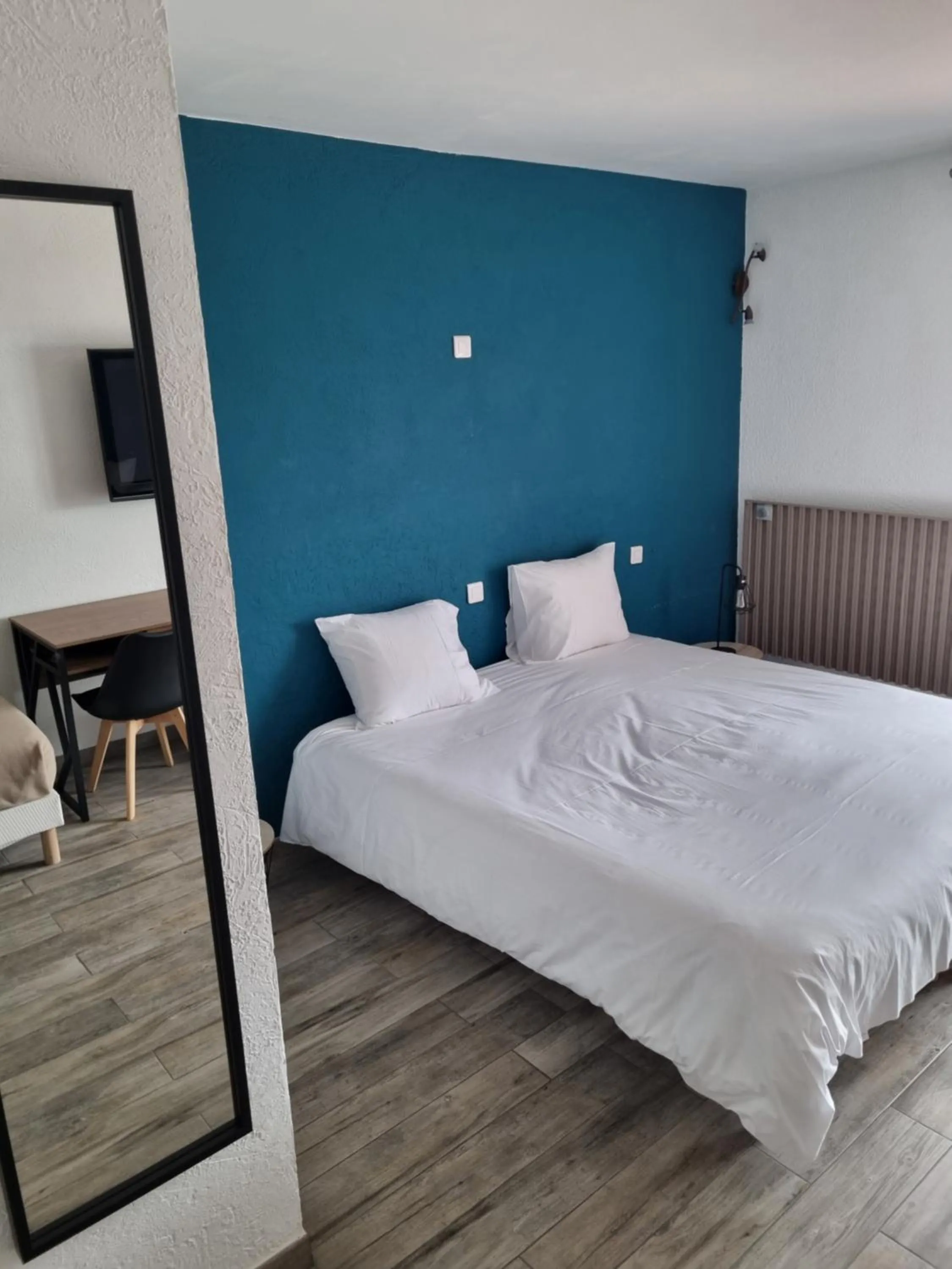 Bedroom in Auberge des Salles