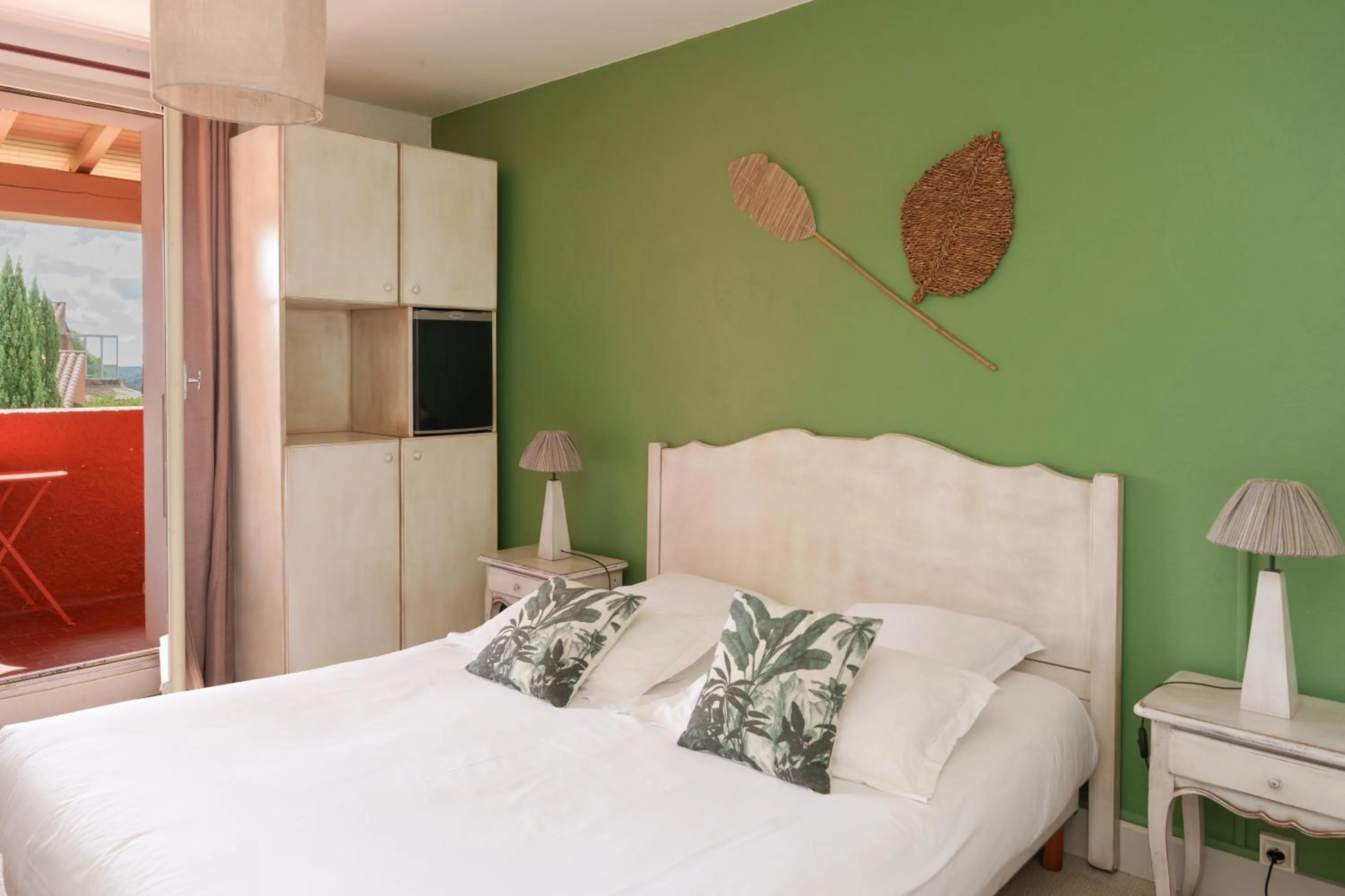 Bedroom, Bed in Castillon Des Baux