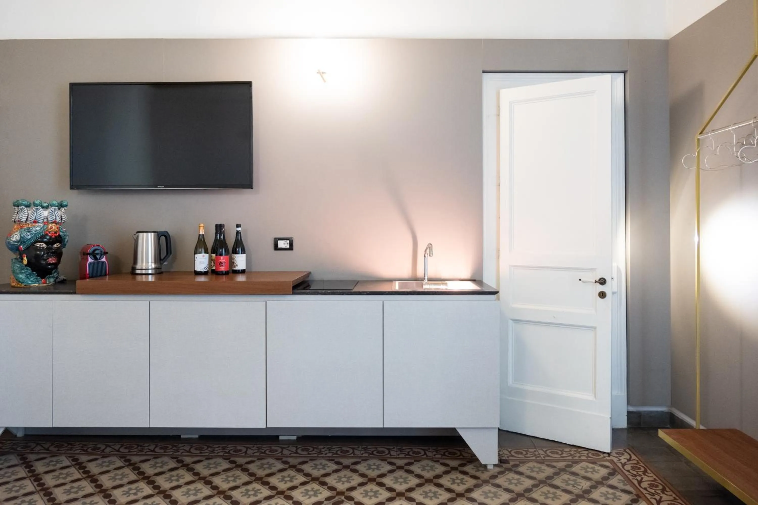 Scene Suites Apartments