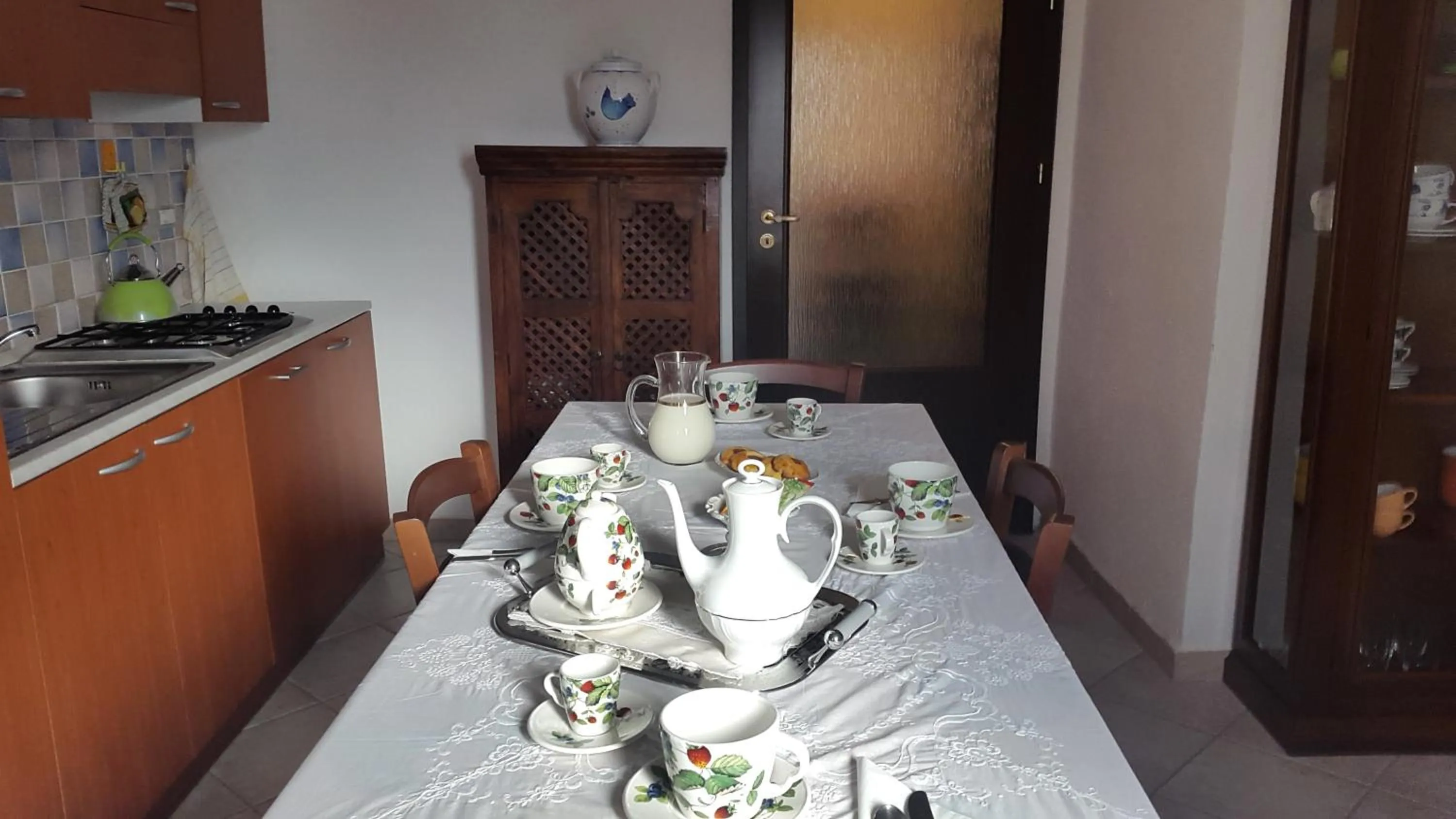 Communal kitchen in Affittacamere Peonia