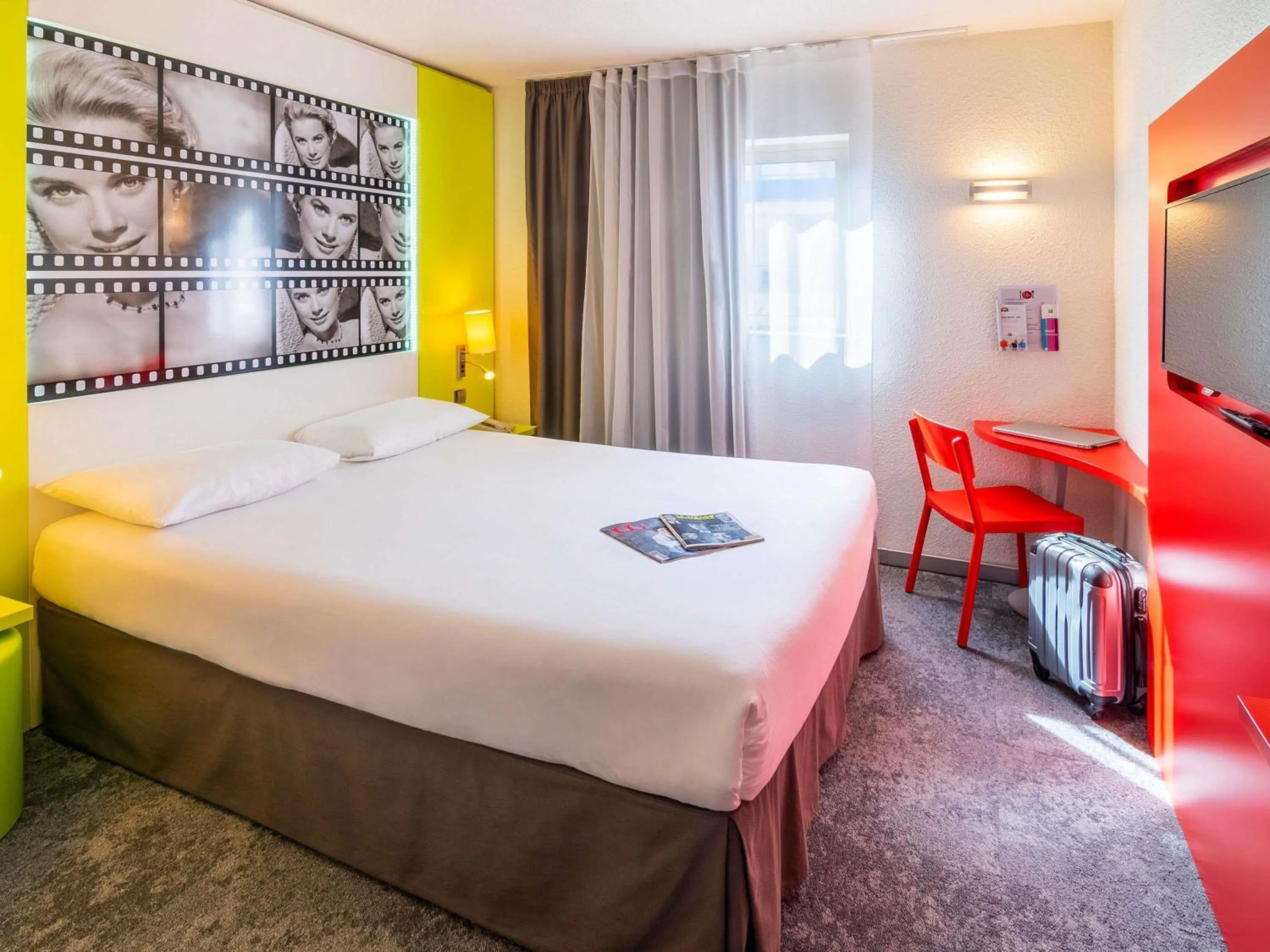 Bedroom, Bed in ibis Styles Cannes Le Cannet