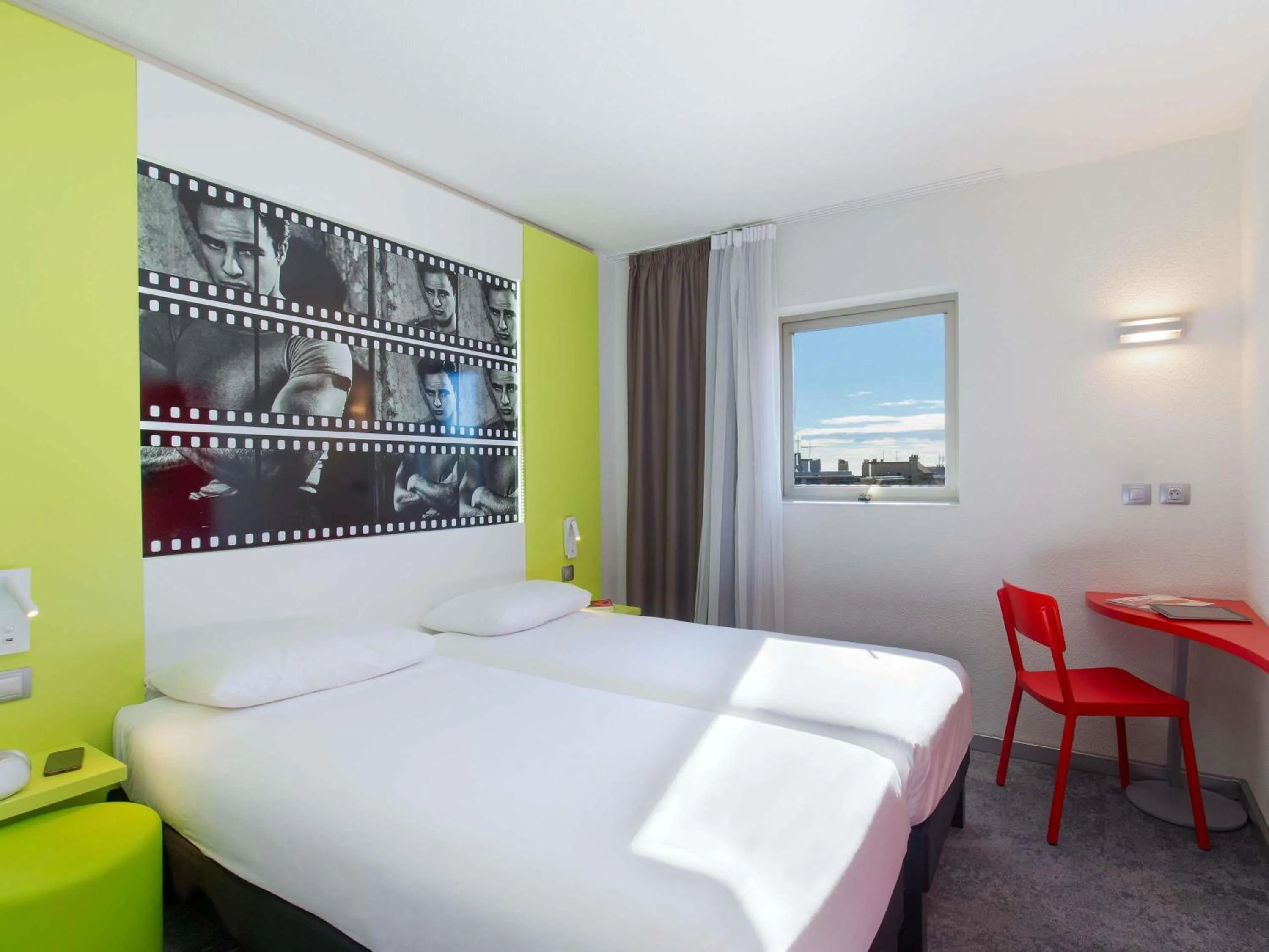 Bedroom, Bed in ibis Styles Cannes Le Cannet