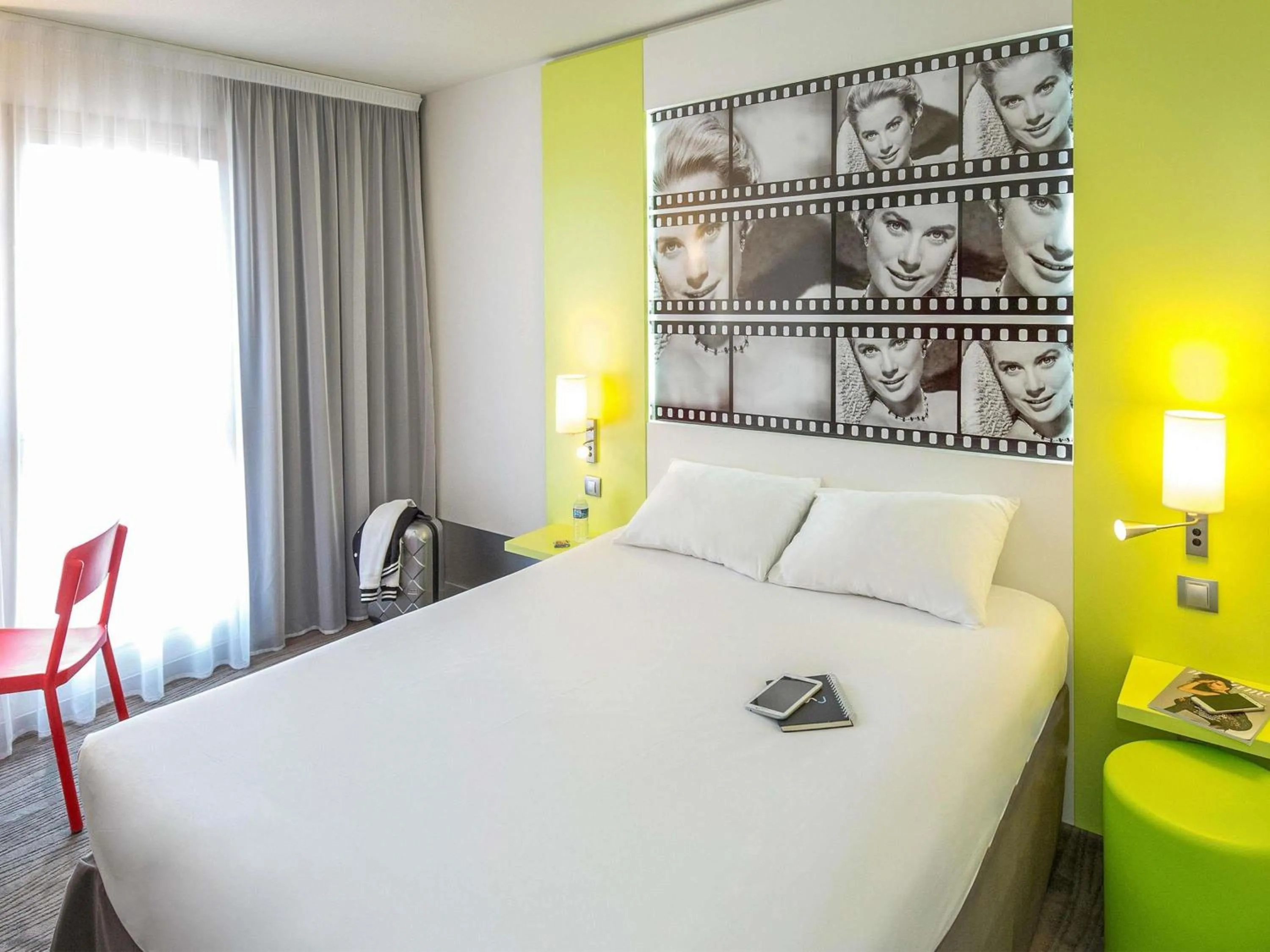 Bedroom, Bed in ibis Styles Cannes Le Cannet