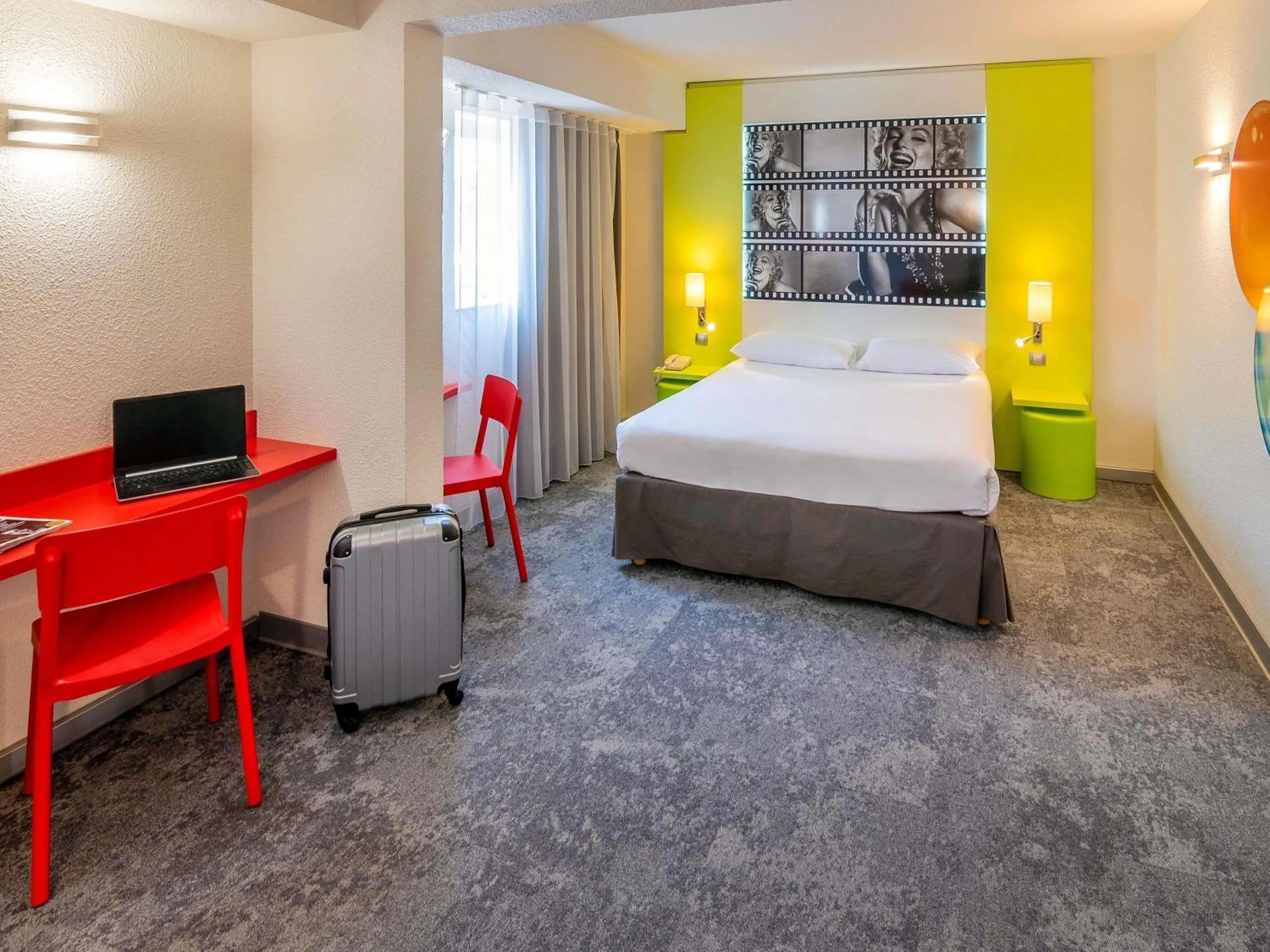 Bedroom, Bed in ibis Styles Cannes Le Cannet