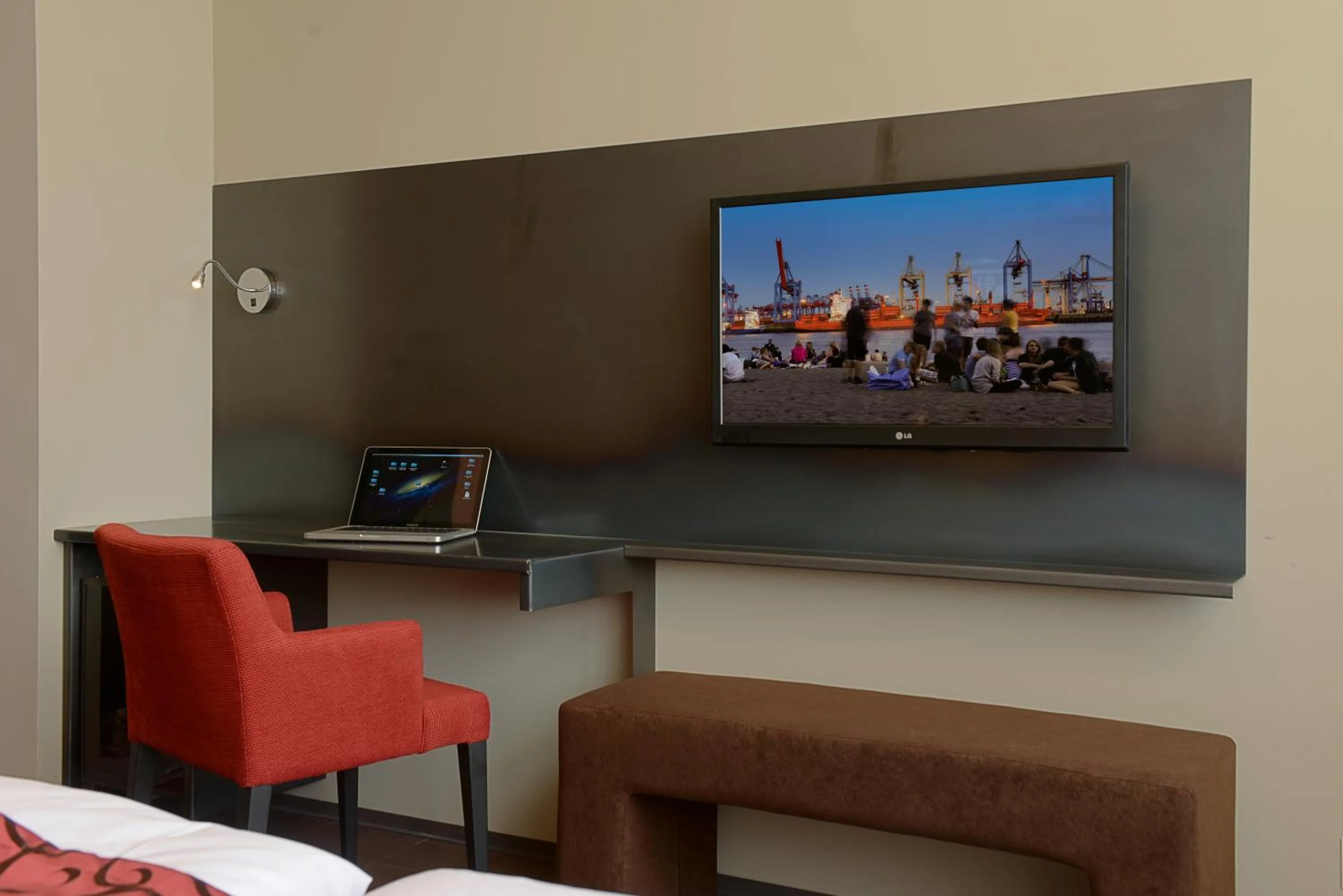 TV and multimedia, Bed in Hotel Volksschule