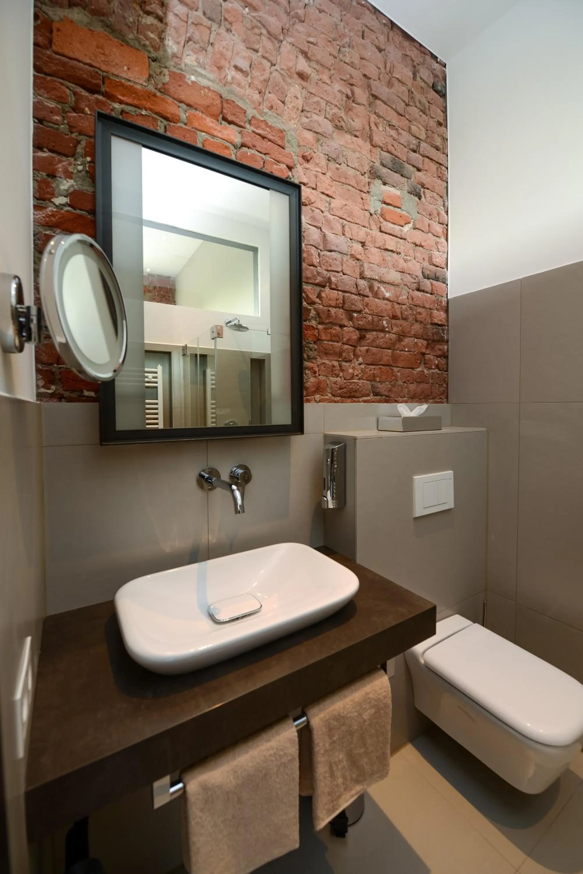 Toilet in Hotel Volksschule