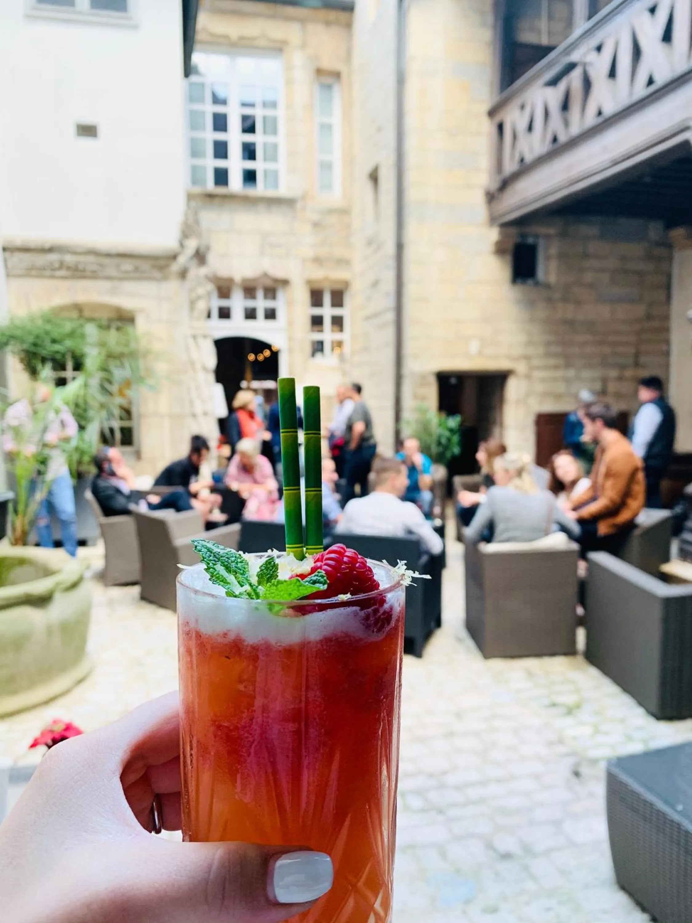 Drinks in Maison Philippe Le Bon Hôtel, Restaurant & Bar le 19