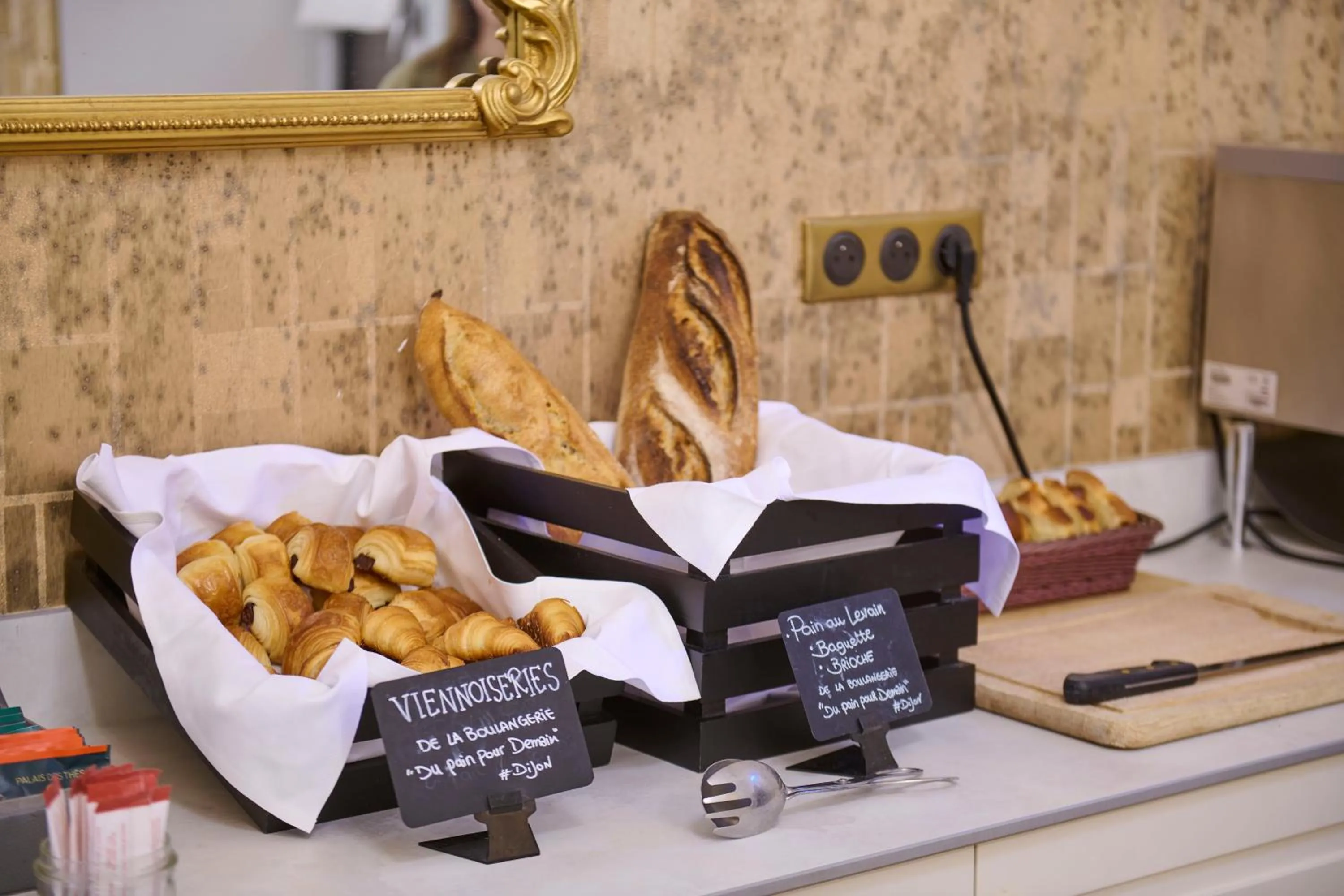 Breakfast in Maison Philippe Le Bon Hôtel, Restaurant & Bar le 19