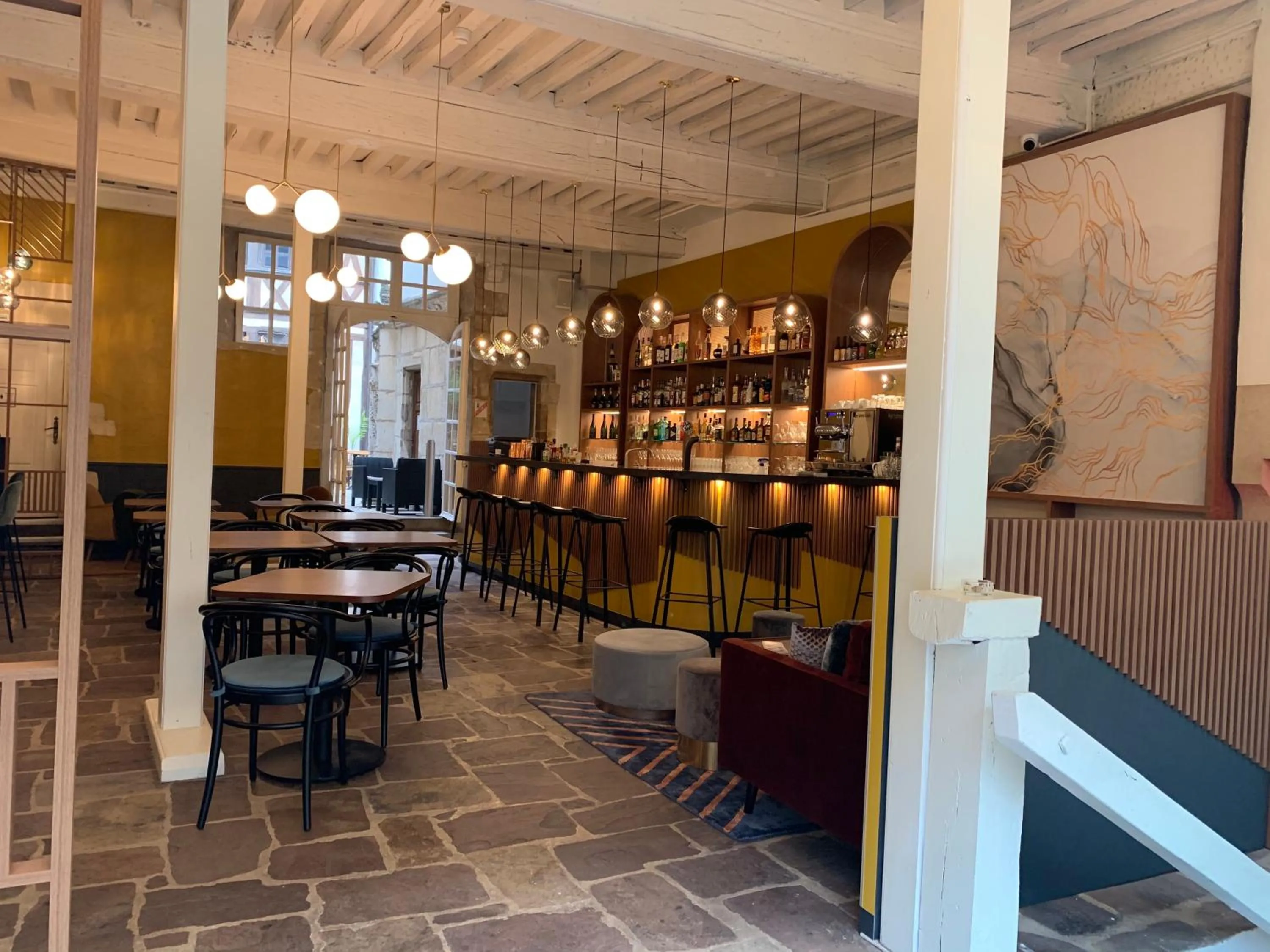 Restaurant/places to eat in Maison Philippe Le Bon Hôtel, Restaurant & Bar le 19