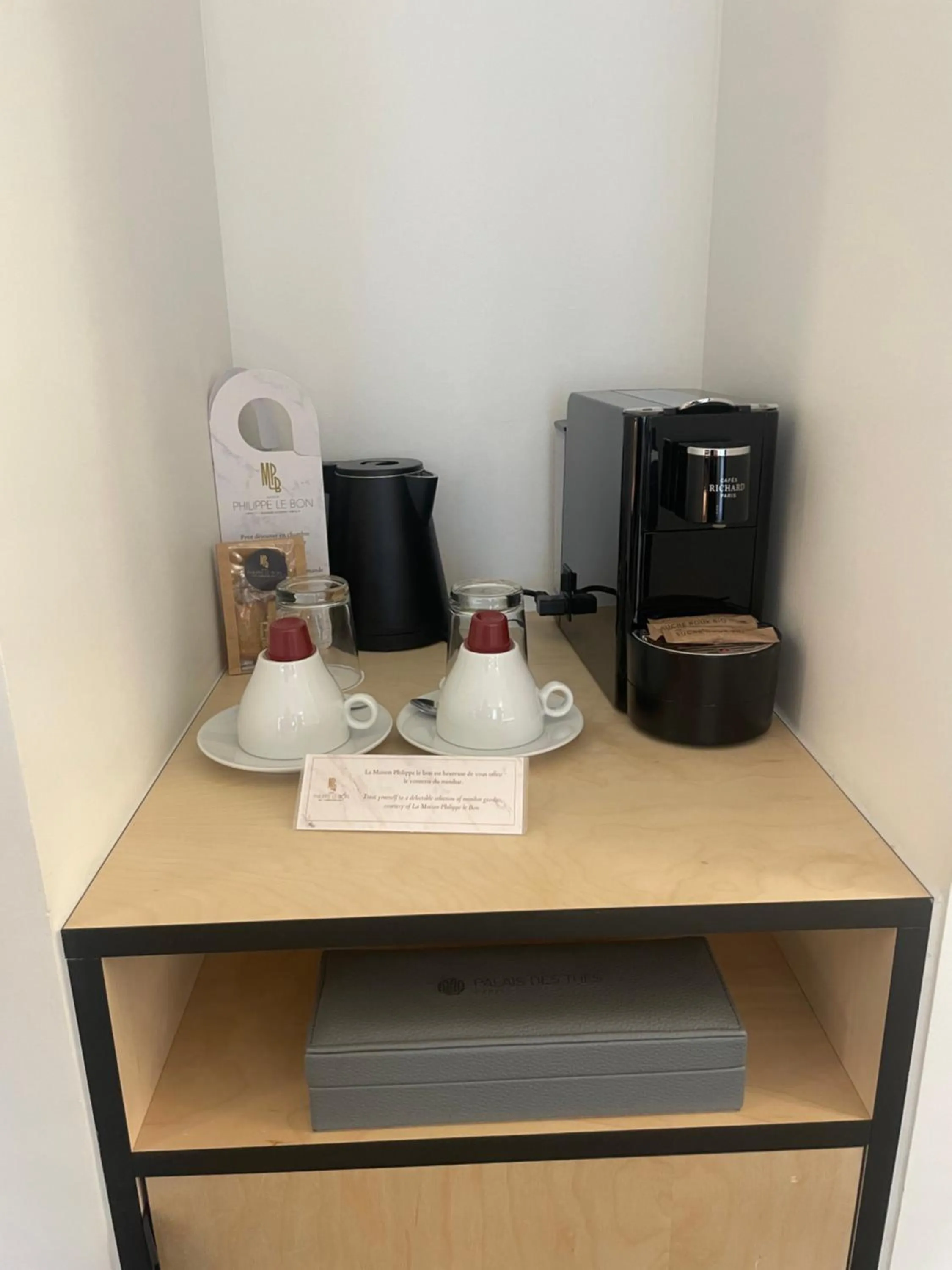 Bedroom in Maison Philippe Le Bon Hôtel, Restaurant & Bar le 19