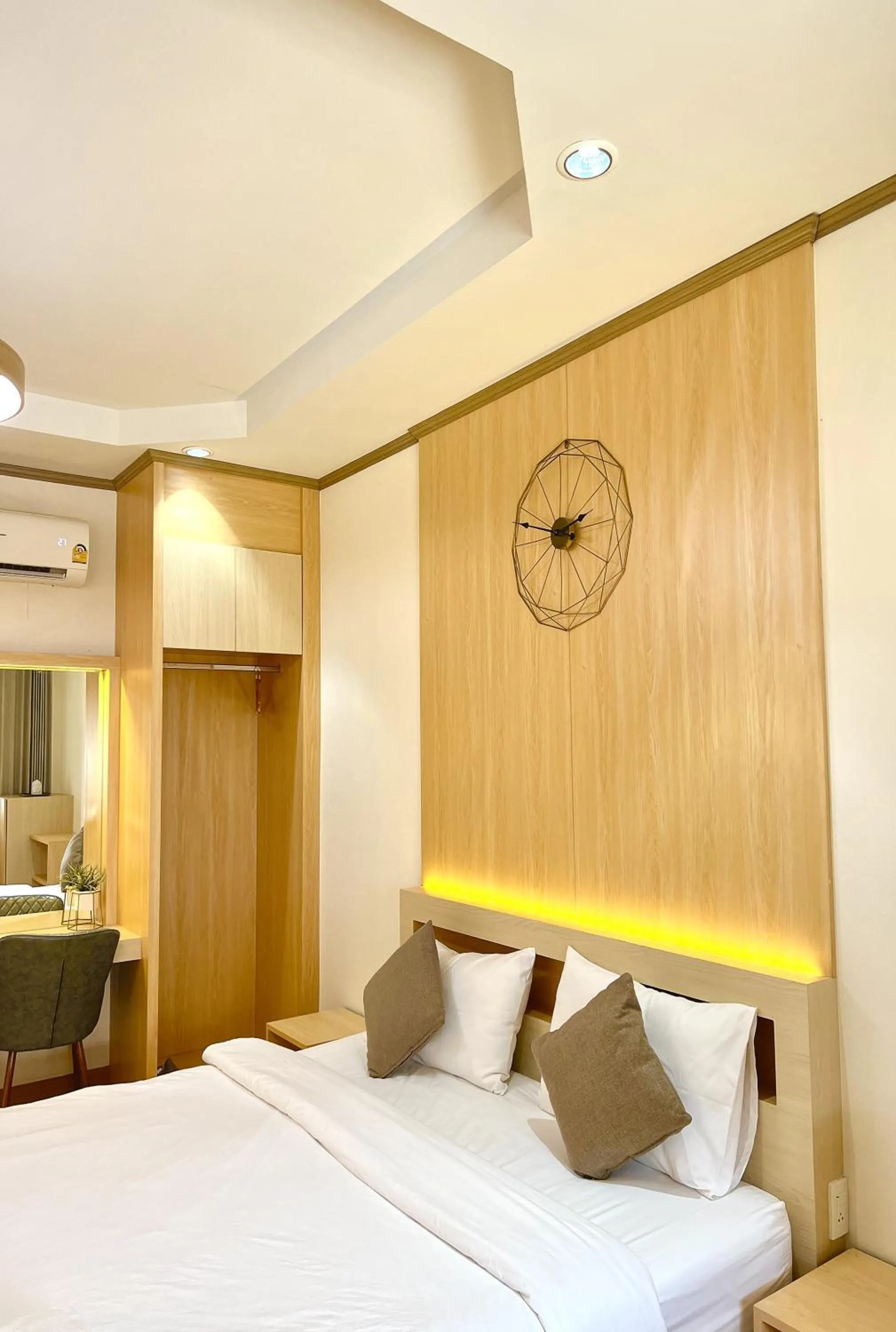 Photo of the whole room, Bed in BB house & resort