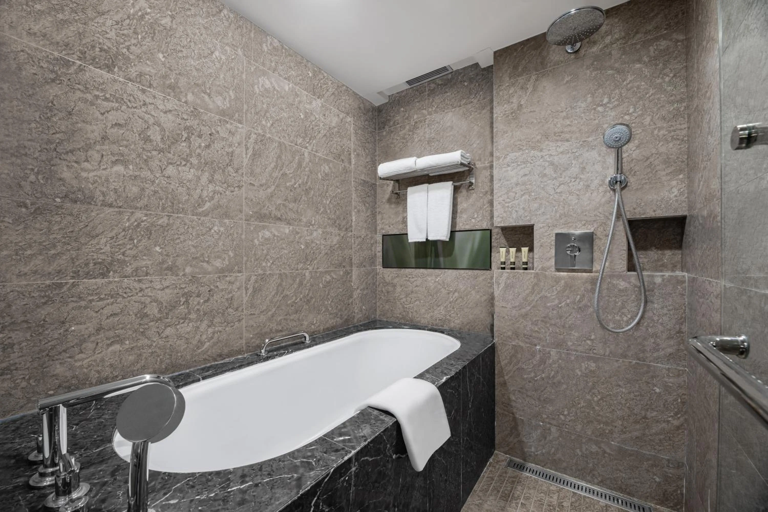 Bath in Ascott IFC Guangzhou