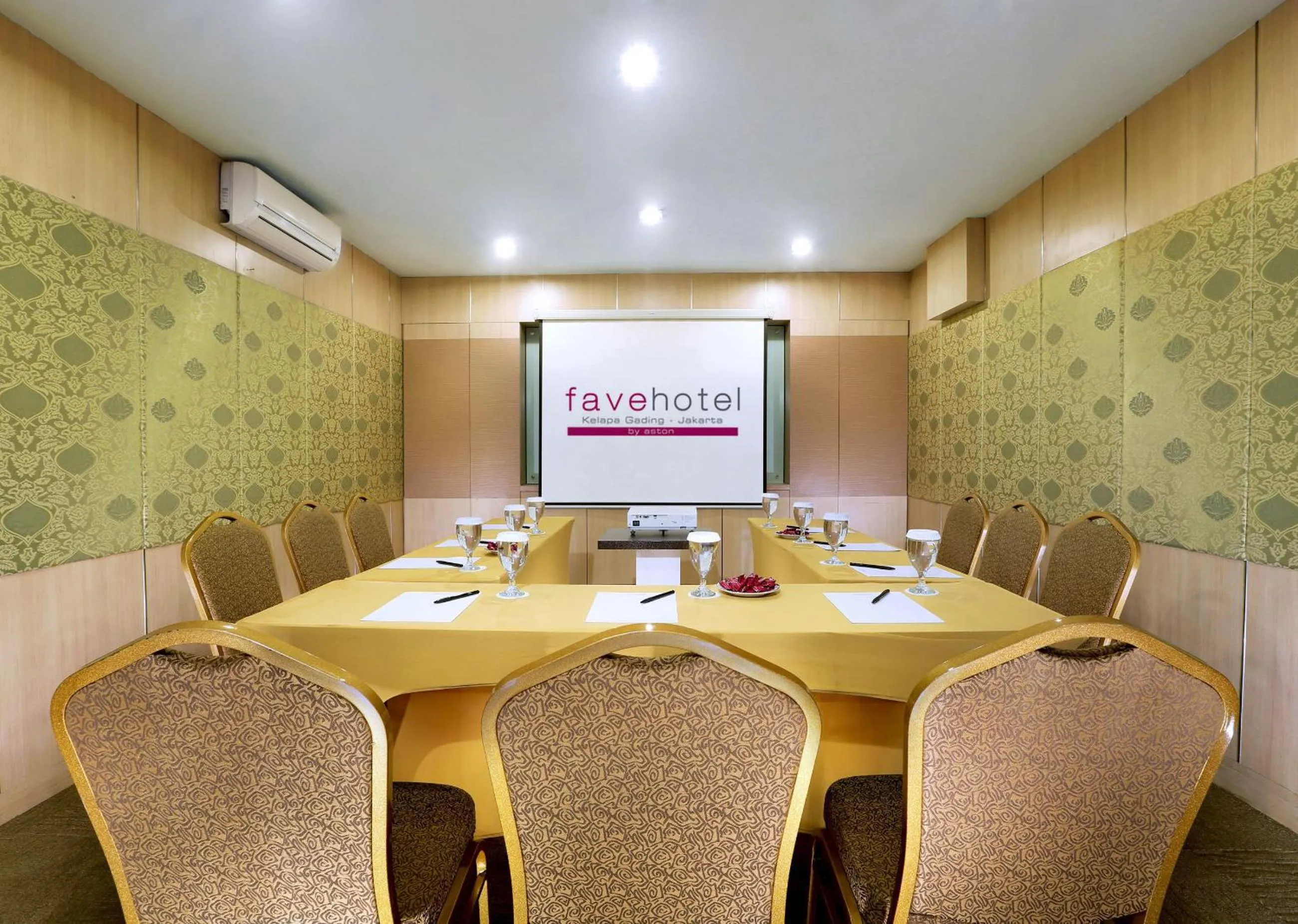 Business facilities in favehotel Kelapa Gading