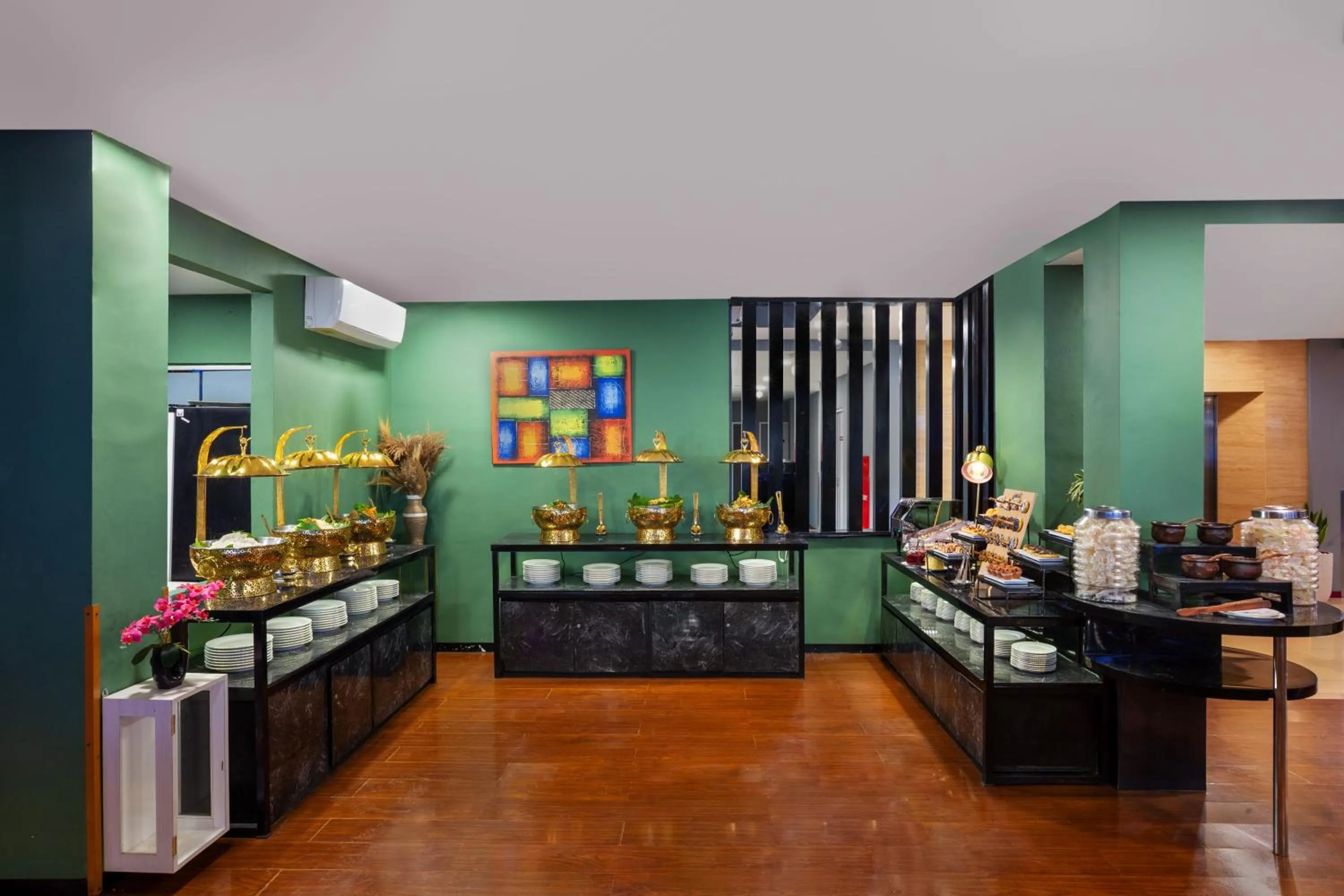 Restaurant/places to eat in favehotel Kelapa Gading