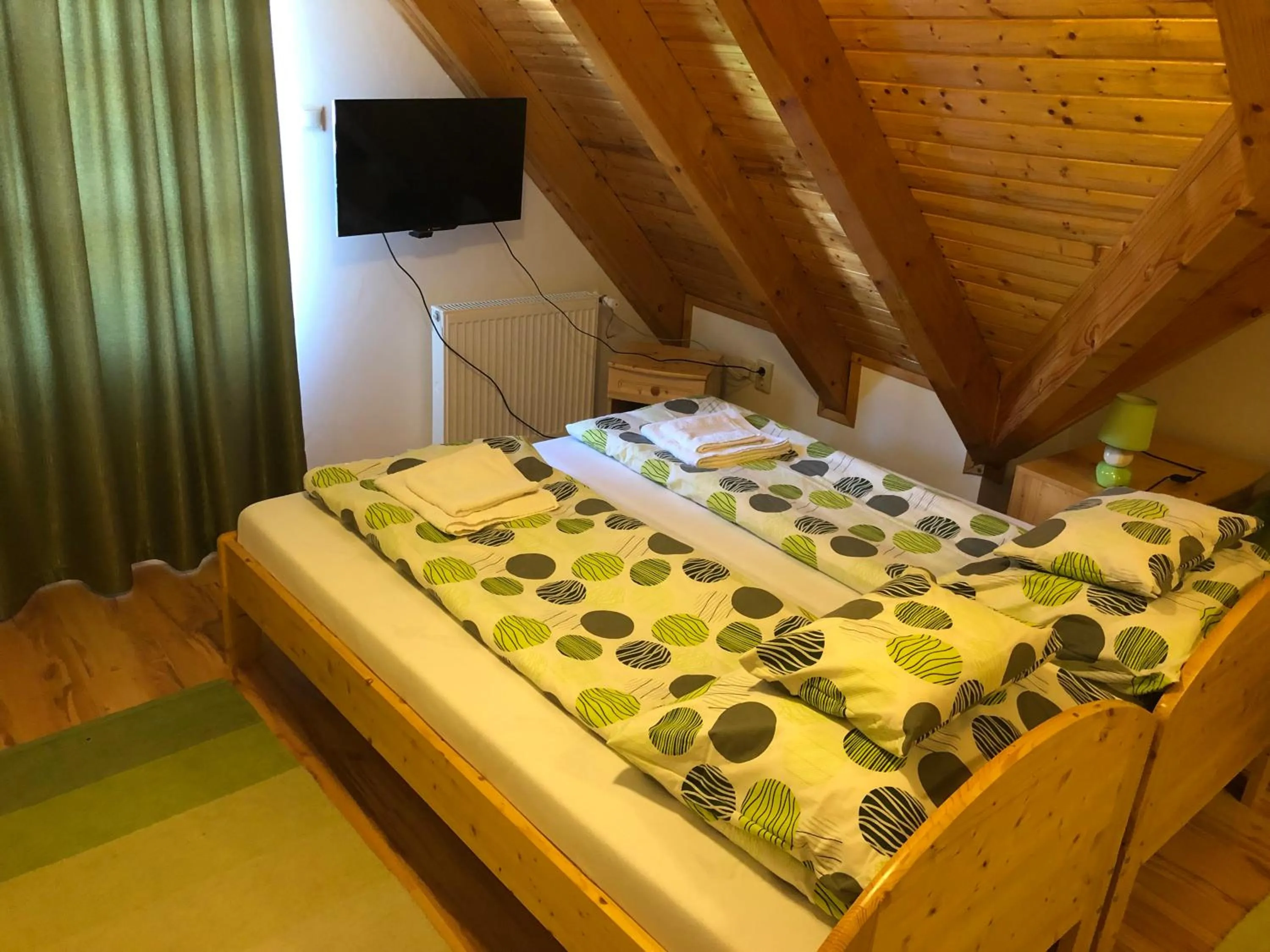 Bed in Antal-tavi Fogadó és Horgászparadicsom