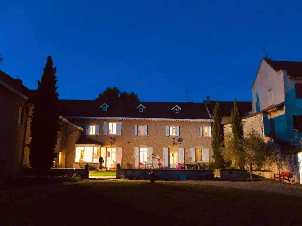 Property building in Le Clos Ayanna