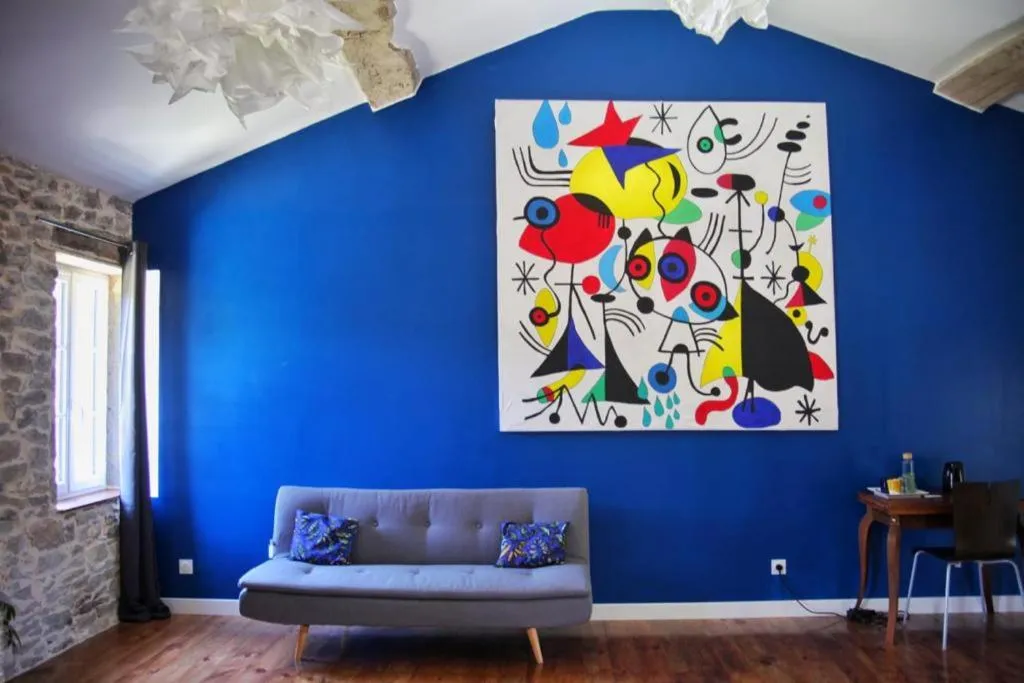 Seating area in Le Clos Ayanna