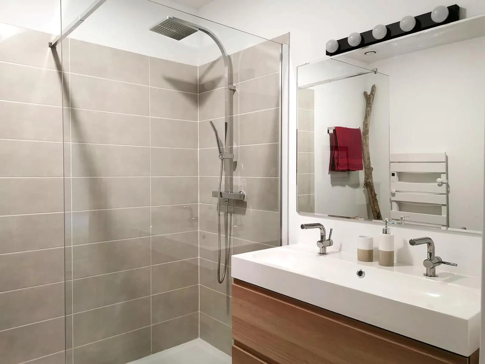 Shower in Le Clos Ayanna