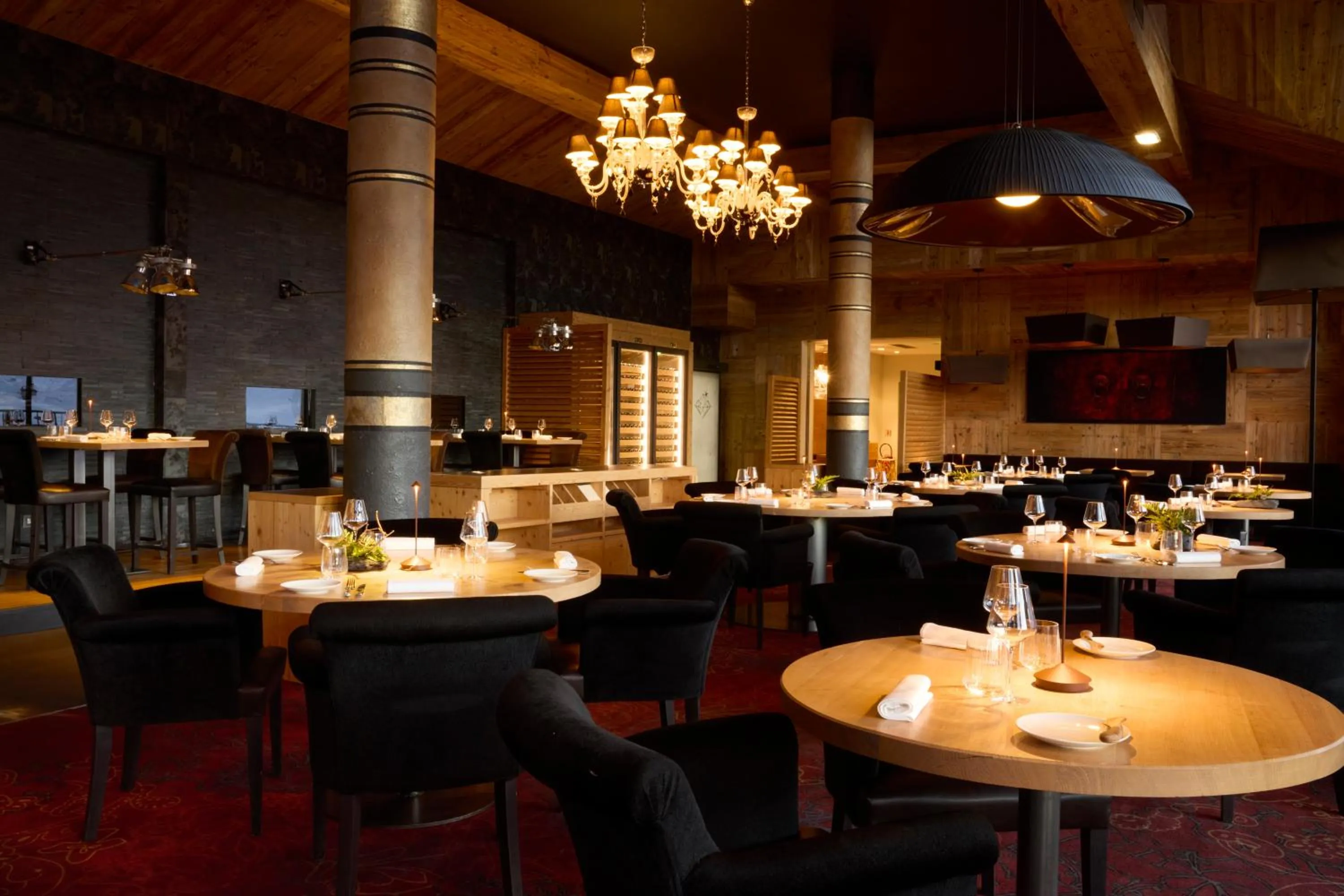 Restaurant/places to eat in Hôtel Koh-I Nor by Les Etincelles