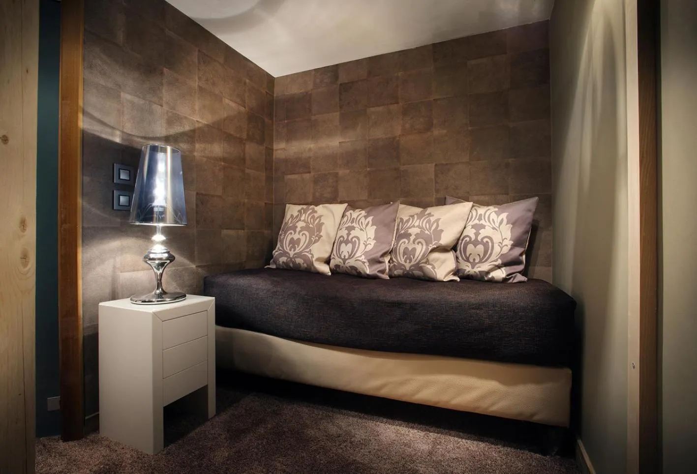 Bedroom in Hôtel Koh-I Nor by Les Etincelles