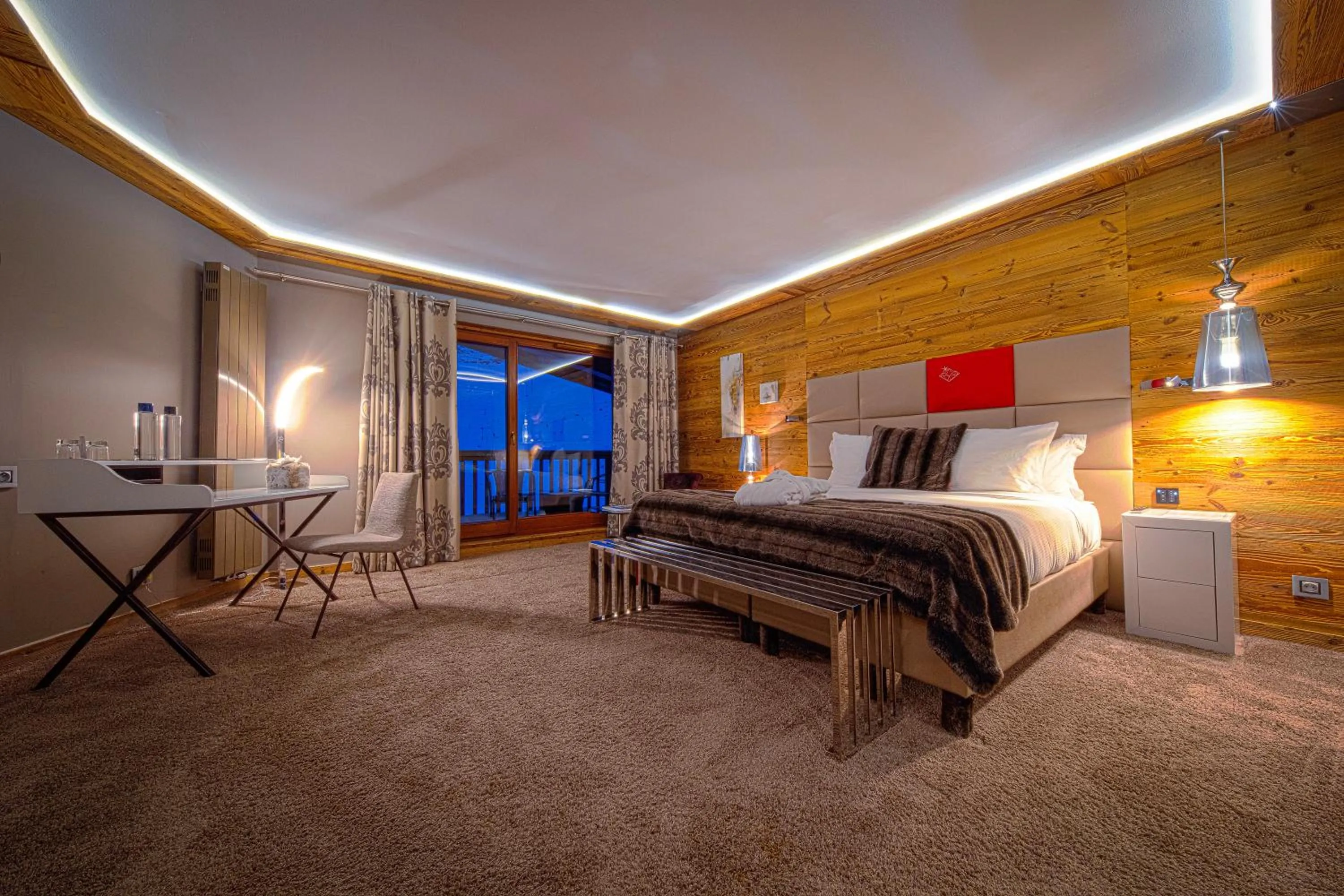 Bedroom, Bed in Hôtel Koh-I Nor by Les Etincelles