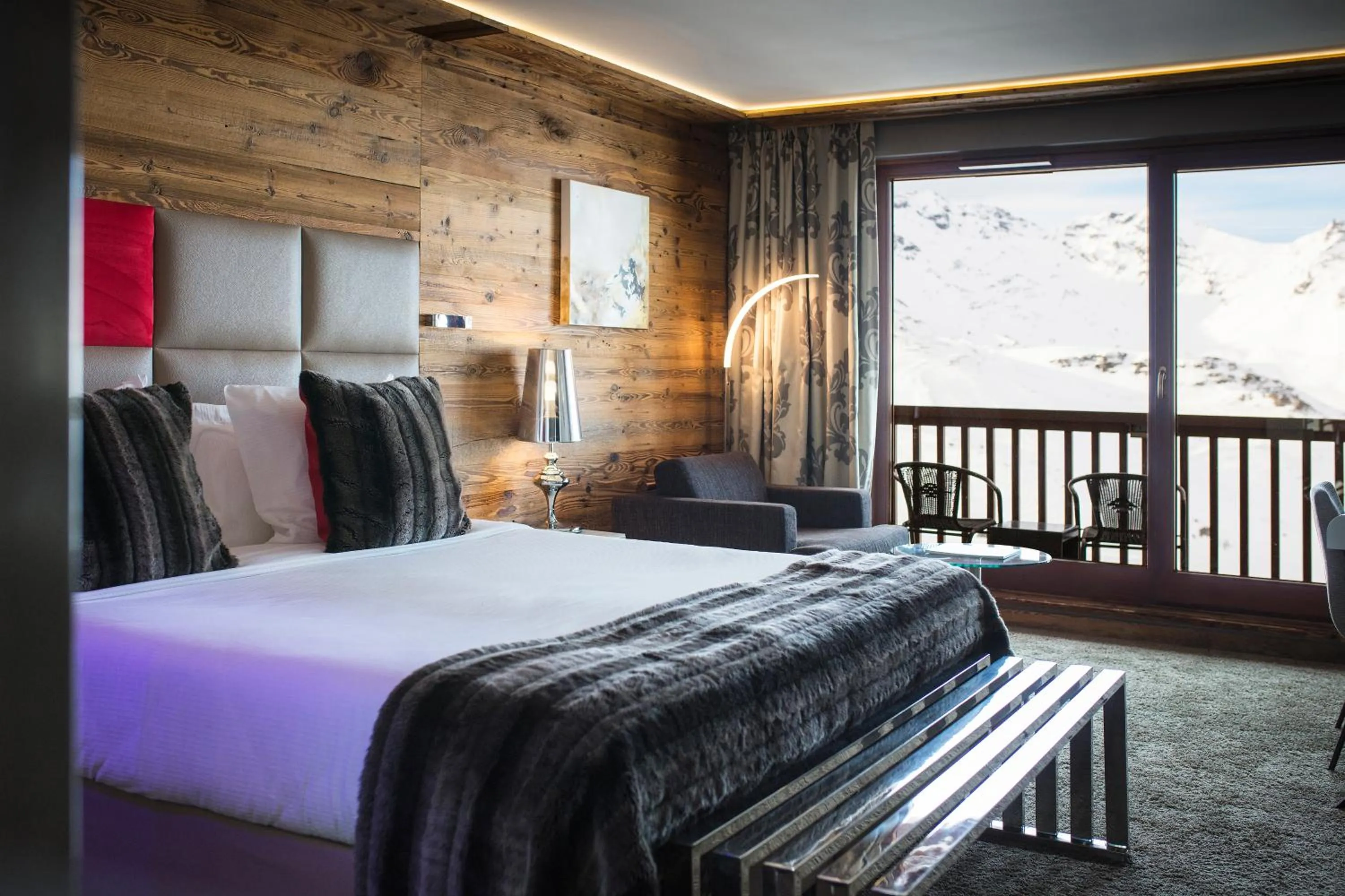 Bedroom, Bed in Hôtel Koh-I Nor by Les Etincelles