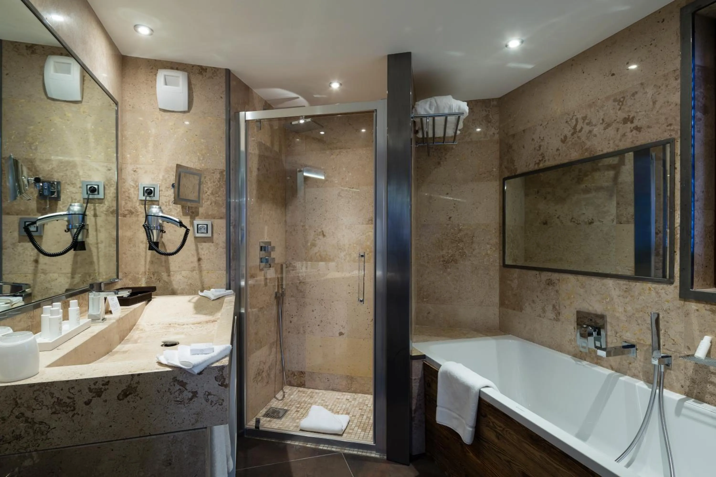 Hôtel Koh-I Nor by Les Etincelles