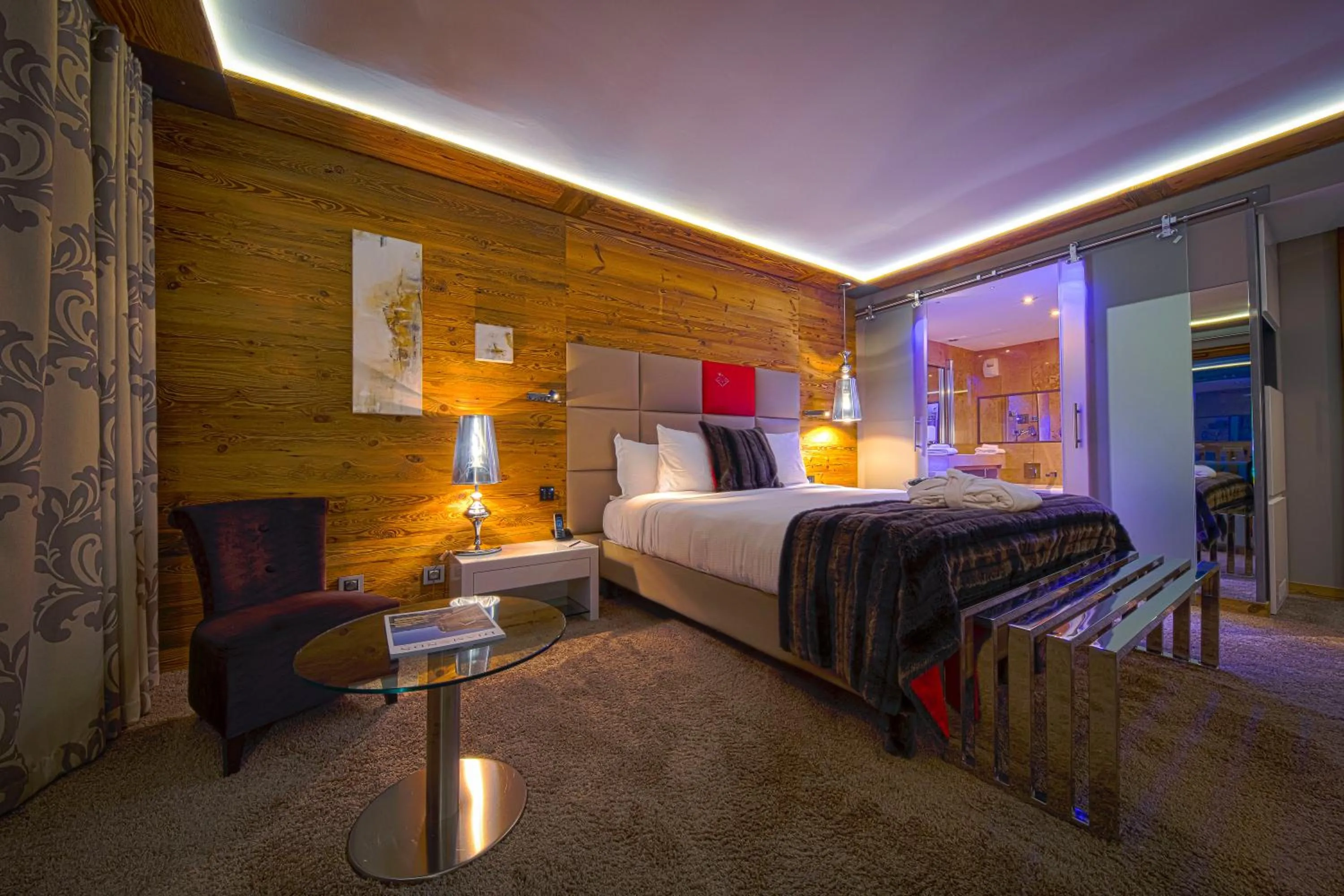 Bed in Hôtel Koh-I Nor by Les Etincelles