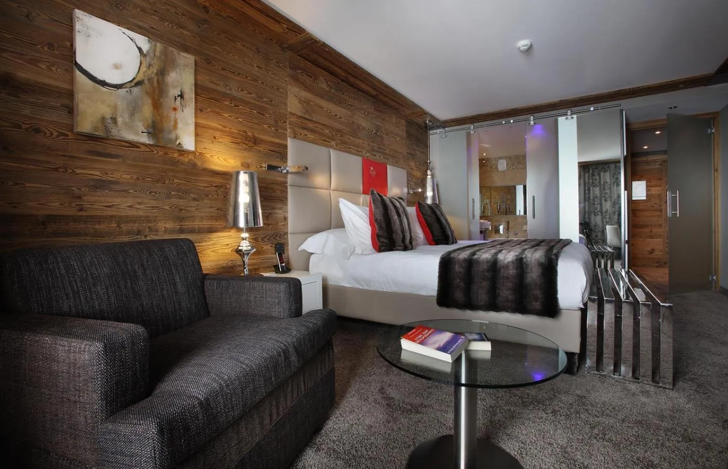 Bedroom in Hôtel Koh-I Nor by Les Etincelles