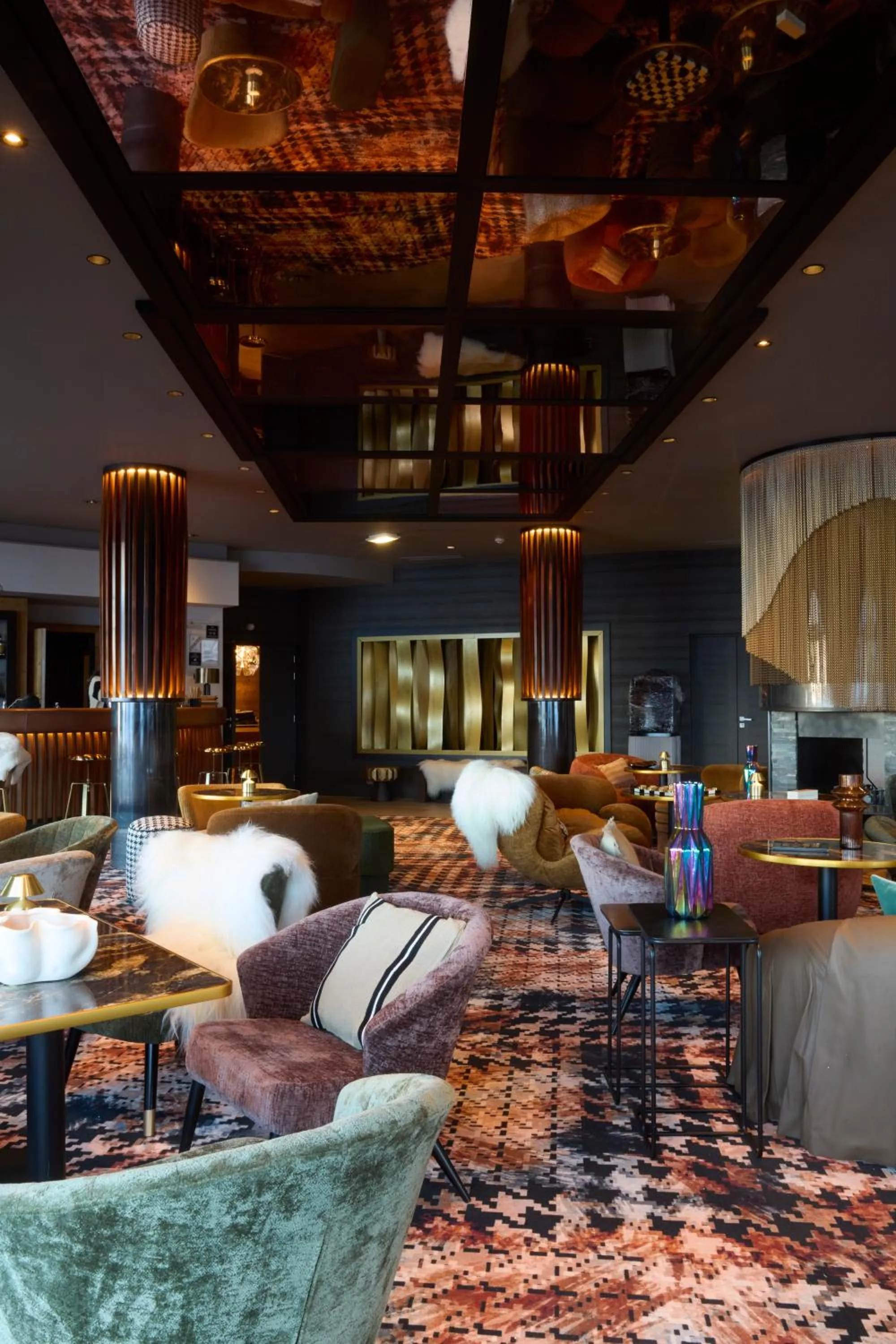 Living room in Hôtel Koh-I Nor by Les Etincelles