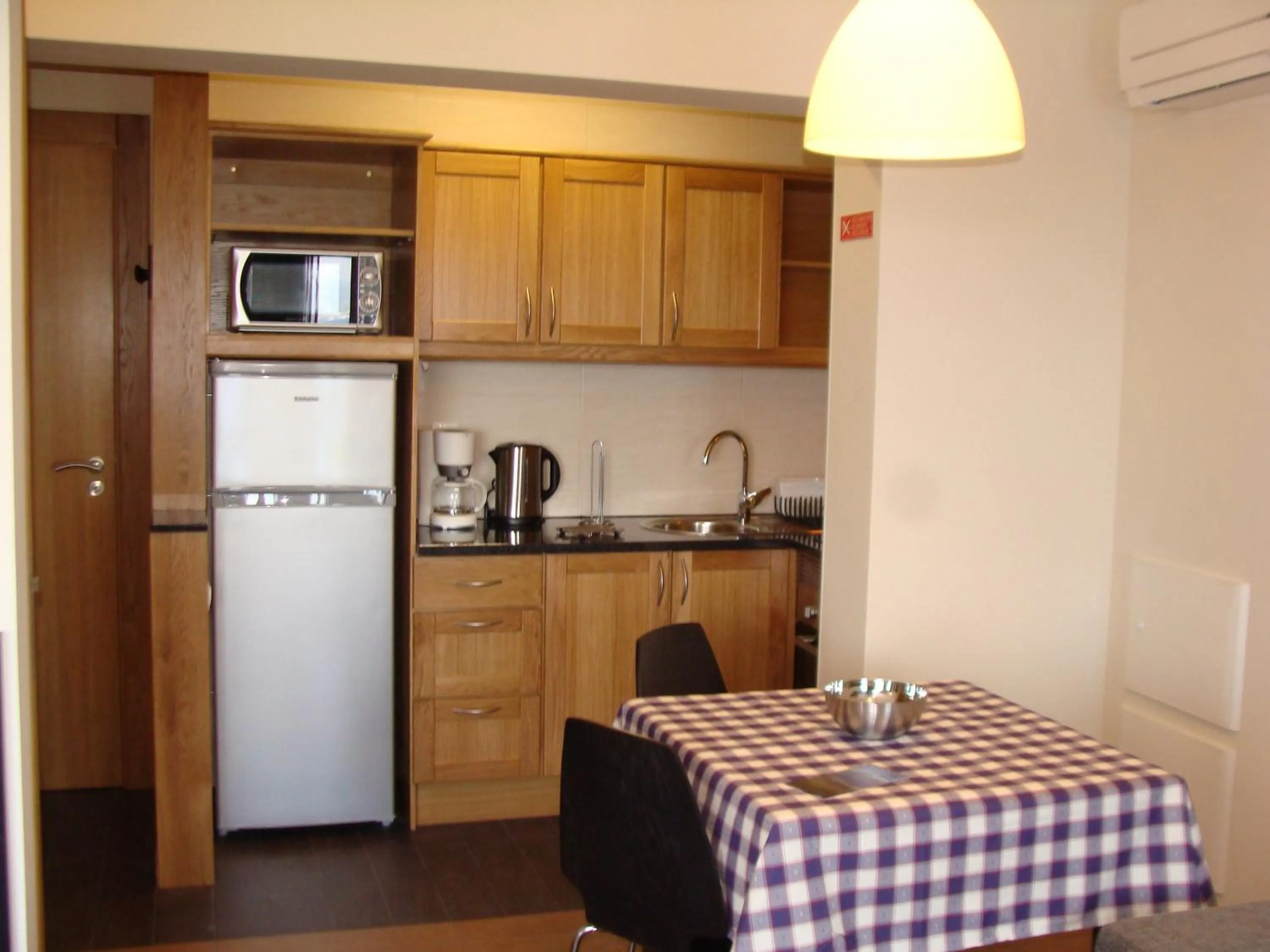 Kitchen or kitchenette in Apartamentos Kósmos