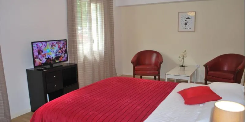 Photo of the whole room, Bed in Hôtel Restaurant Maison Blanche