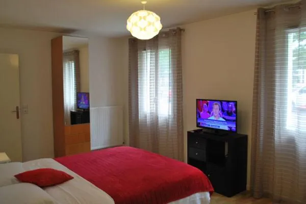 Photo of the whole room, Bed in Hôtel Restaurant Maison Blanche