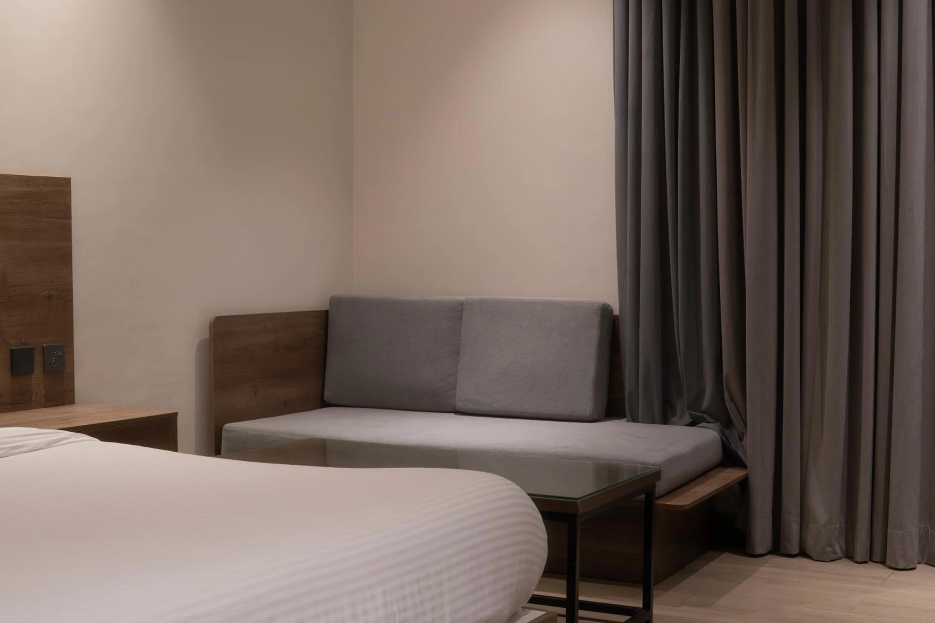 Bed in Hamsun Shahrah-e-Faisal