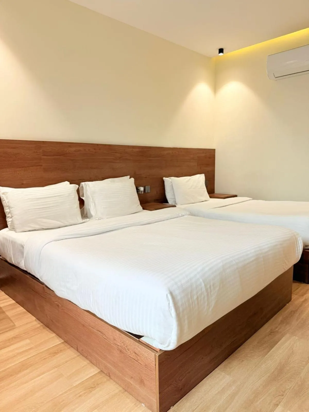 Bed in Hamsun Shahrah-e-Faisal