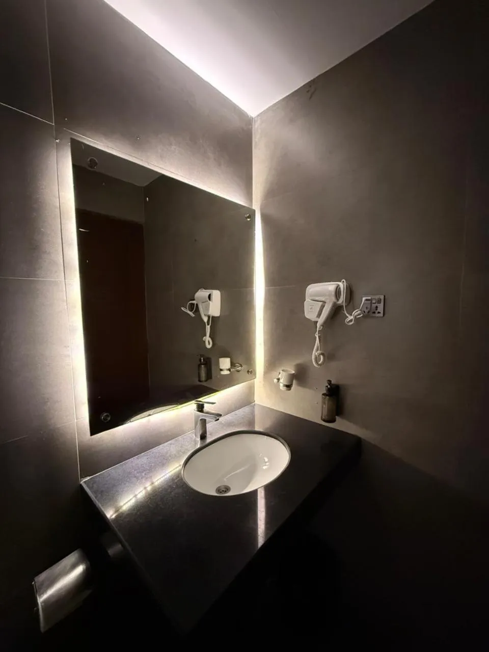 Shower in Hamsun Shahrah-e-Faisal