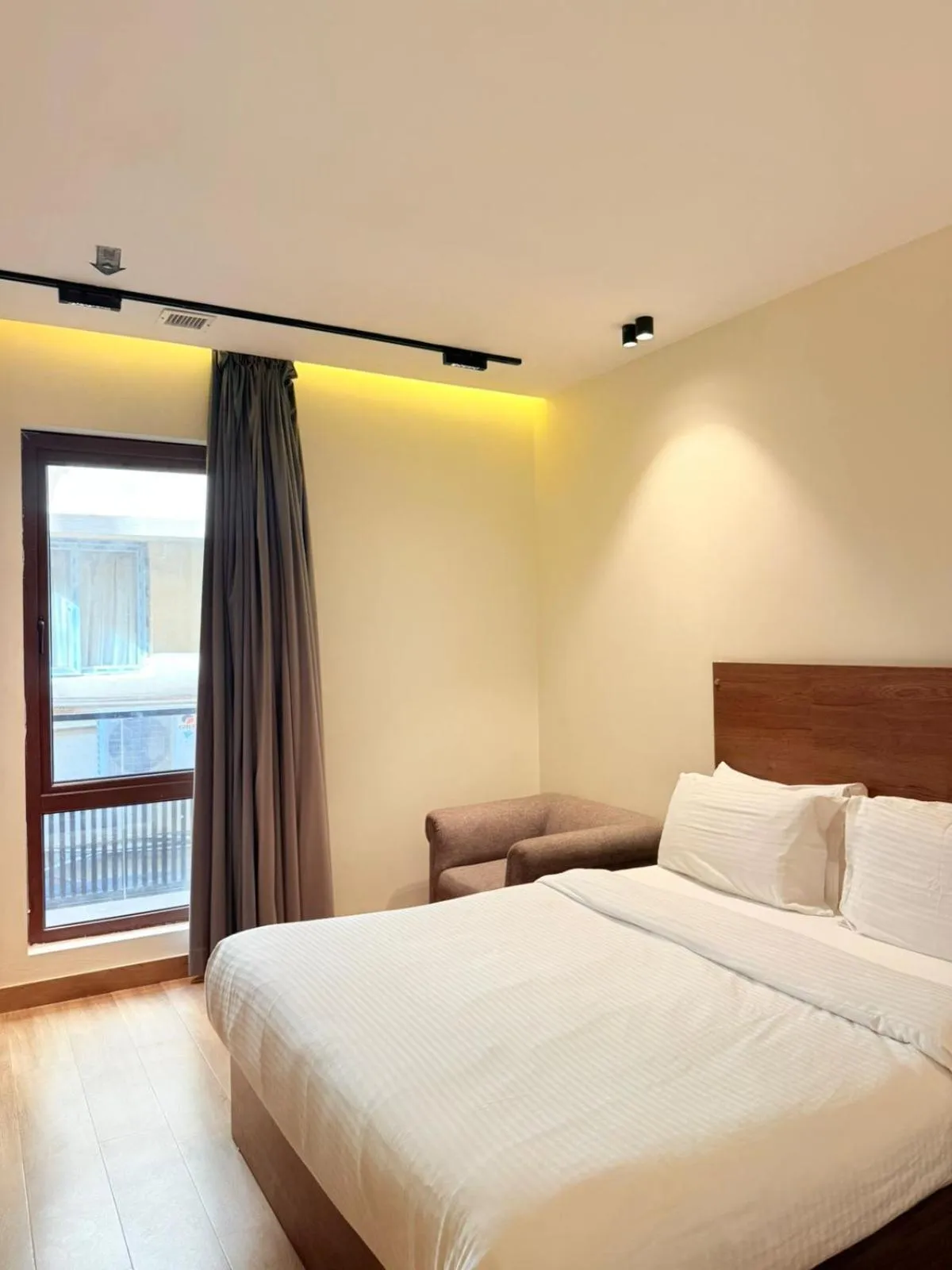 Bed in Hamsun Shahrah-e-Faisal