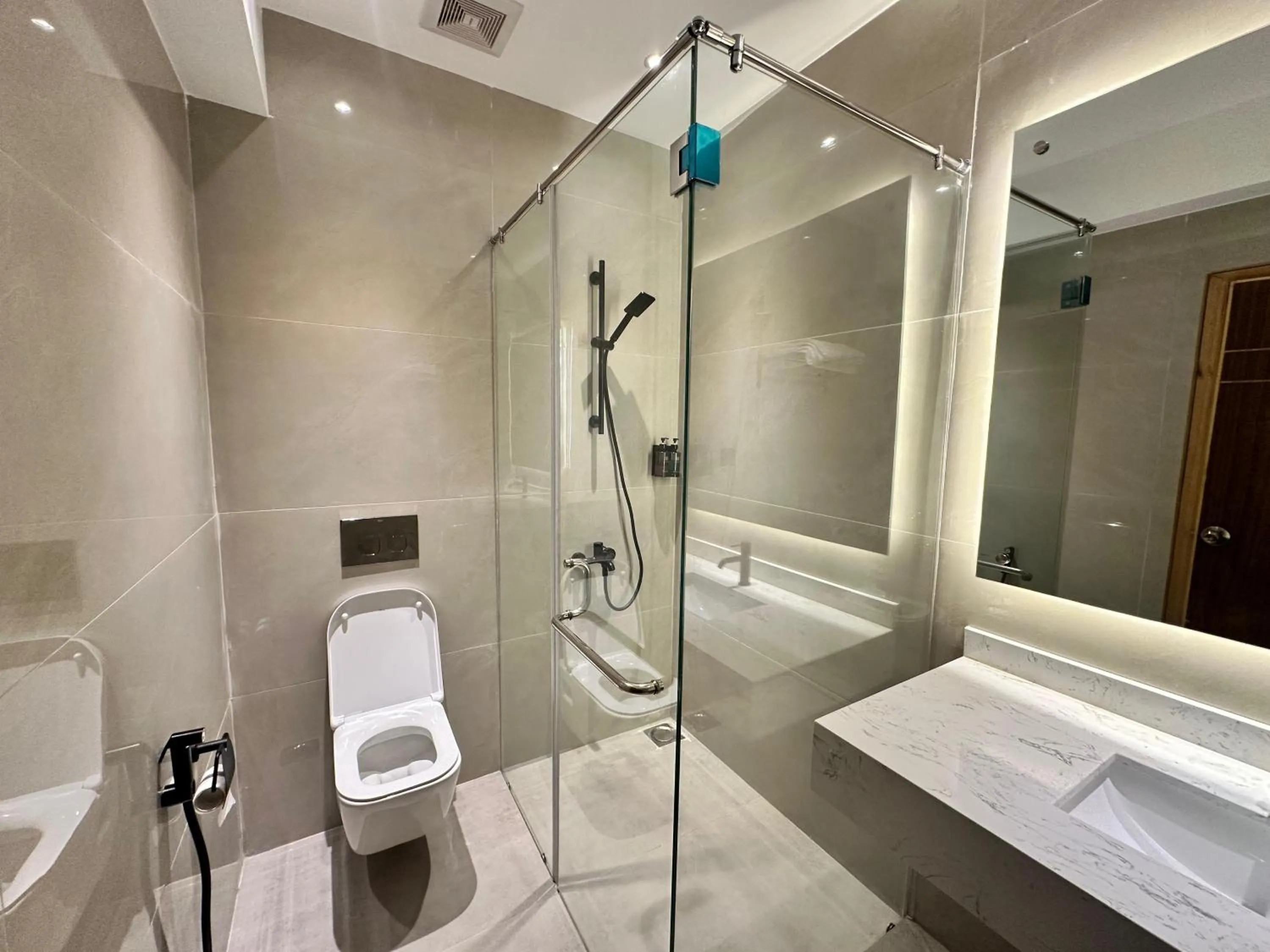 Bathroom in Hamsun Shahrah-e-Faisal