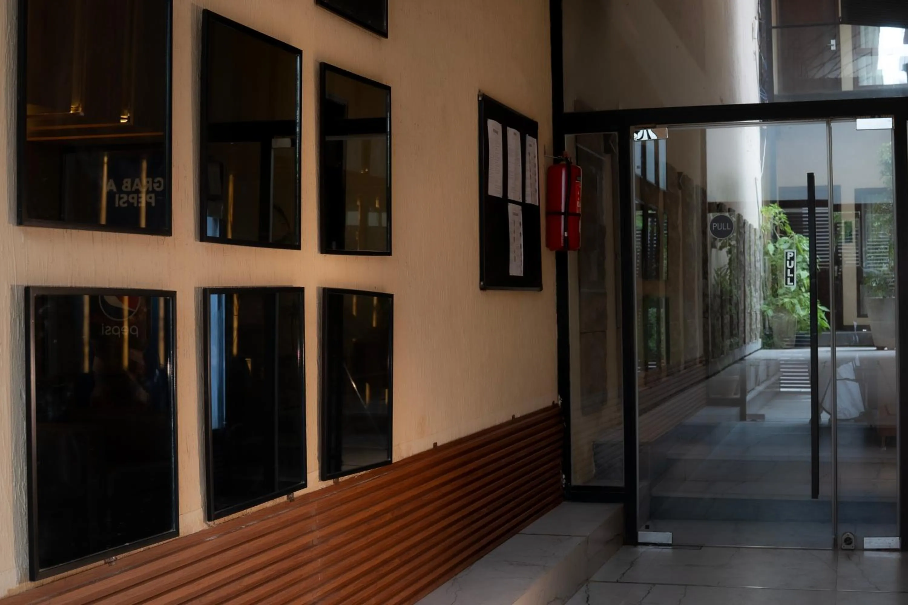 Facade/entrance in Hamsun Shahrah-e-Faisal